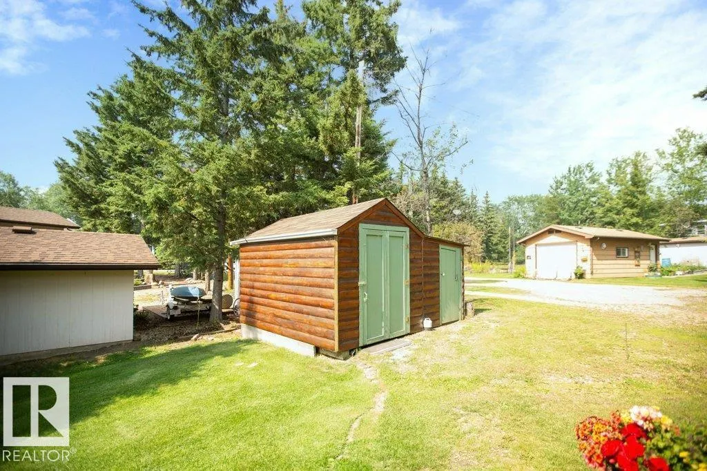 16 Maple Cresent