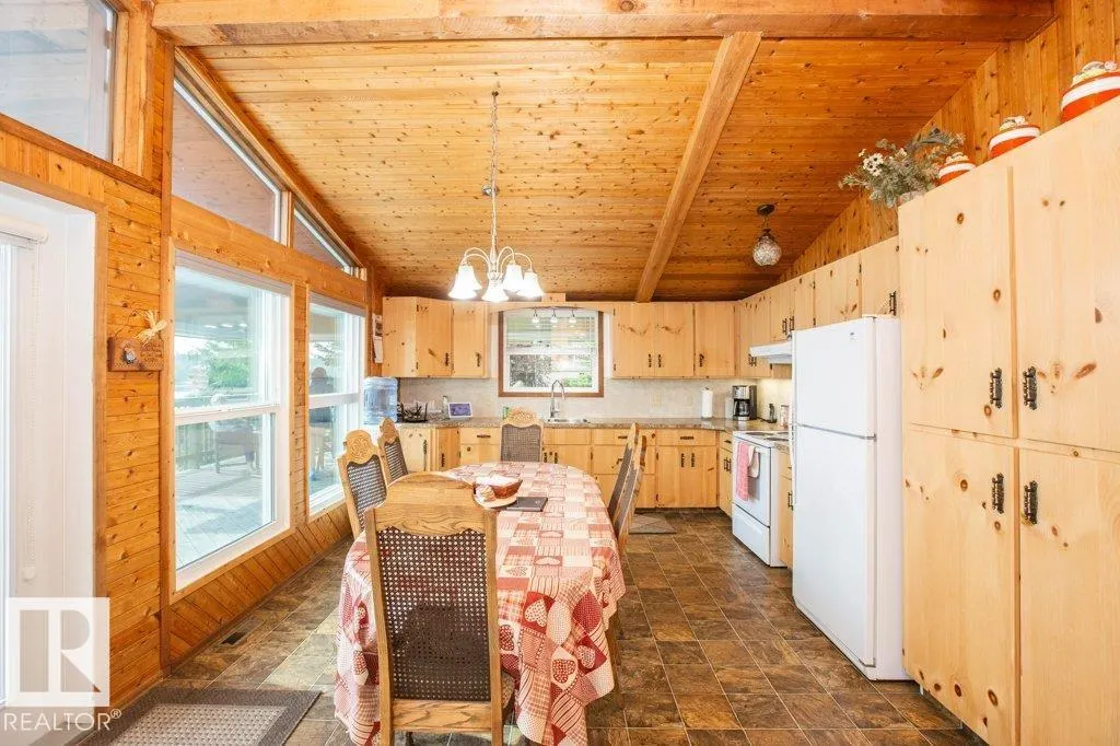 16 Maple Cresent