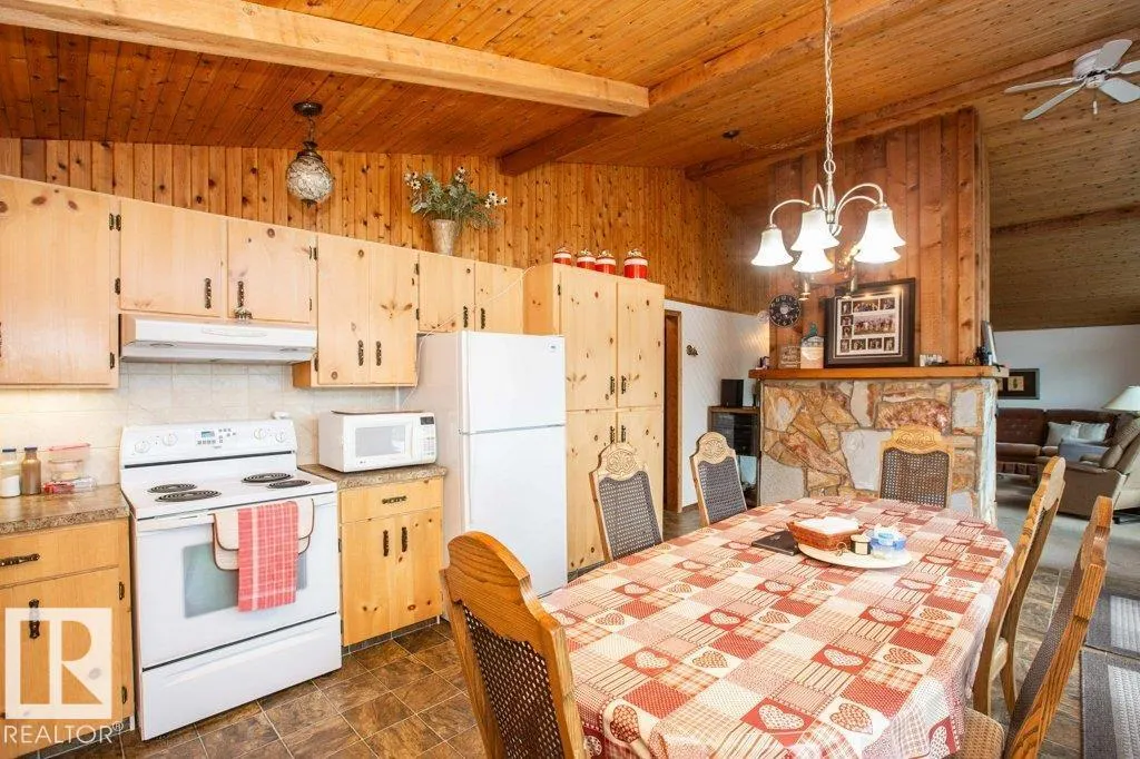 16 Maple Cresent