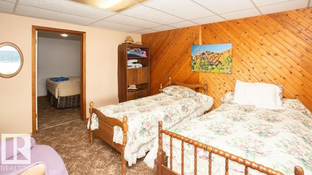 16 Maple Cresent