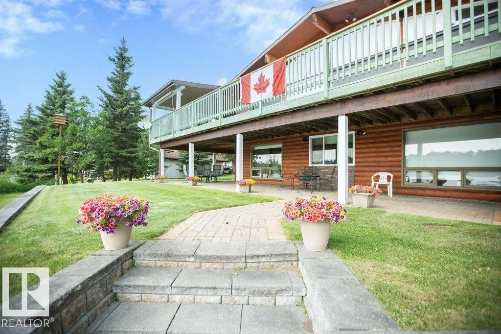 16 Maple Cresent