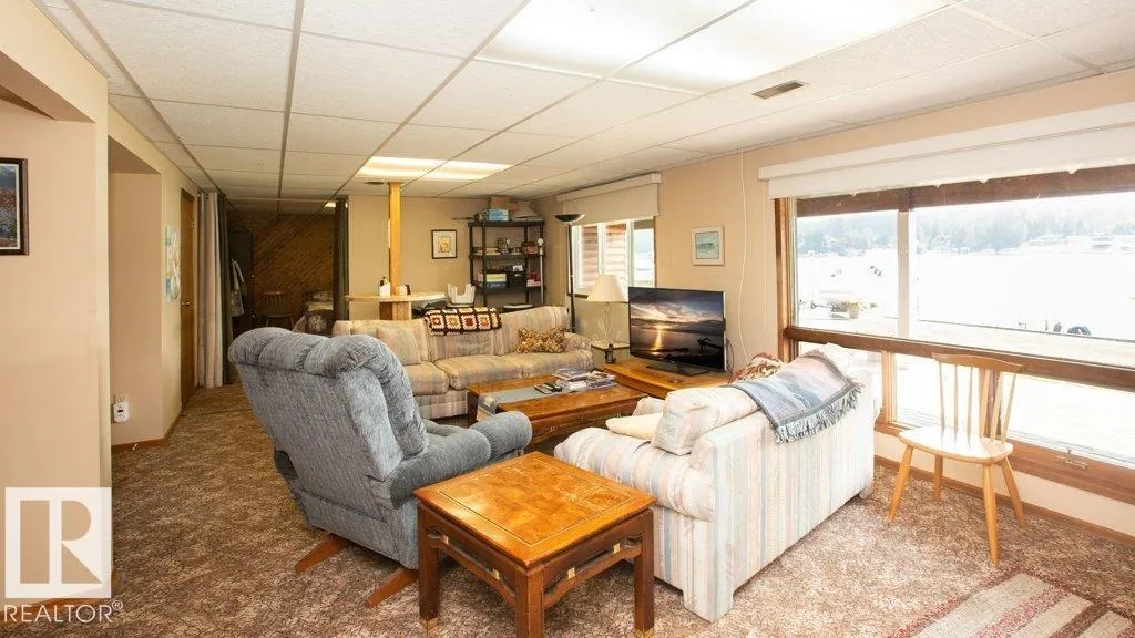 16 Maple Cresent