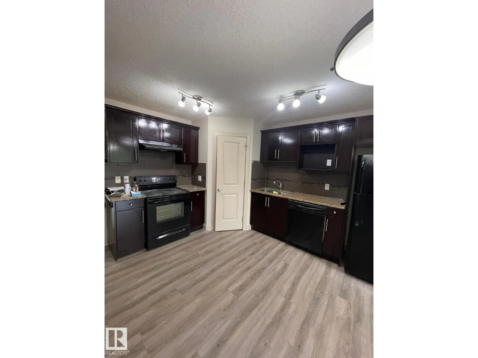 #25 1820 34 AV NW