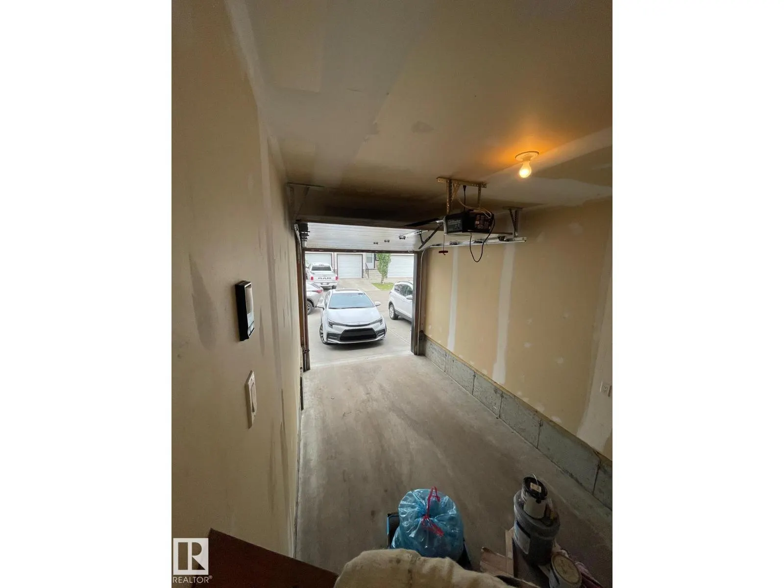 #25 1820 34 AV NW