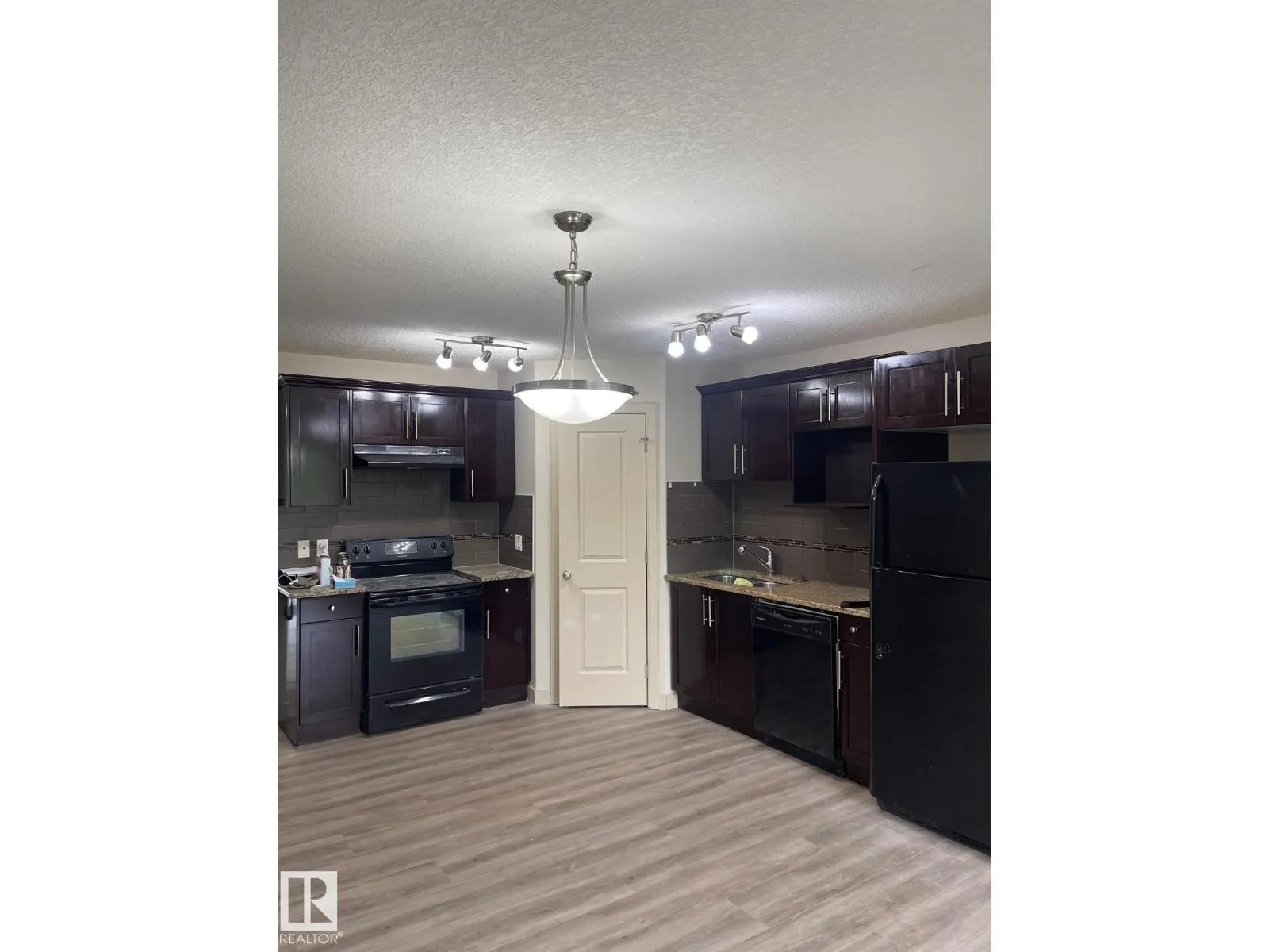 #25 1820 34 AV NW