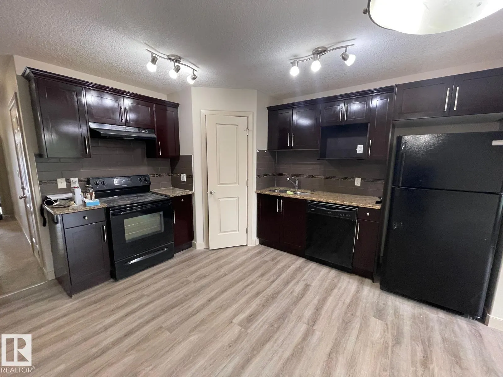 #25 1820 34 AV NW