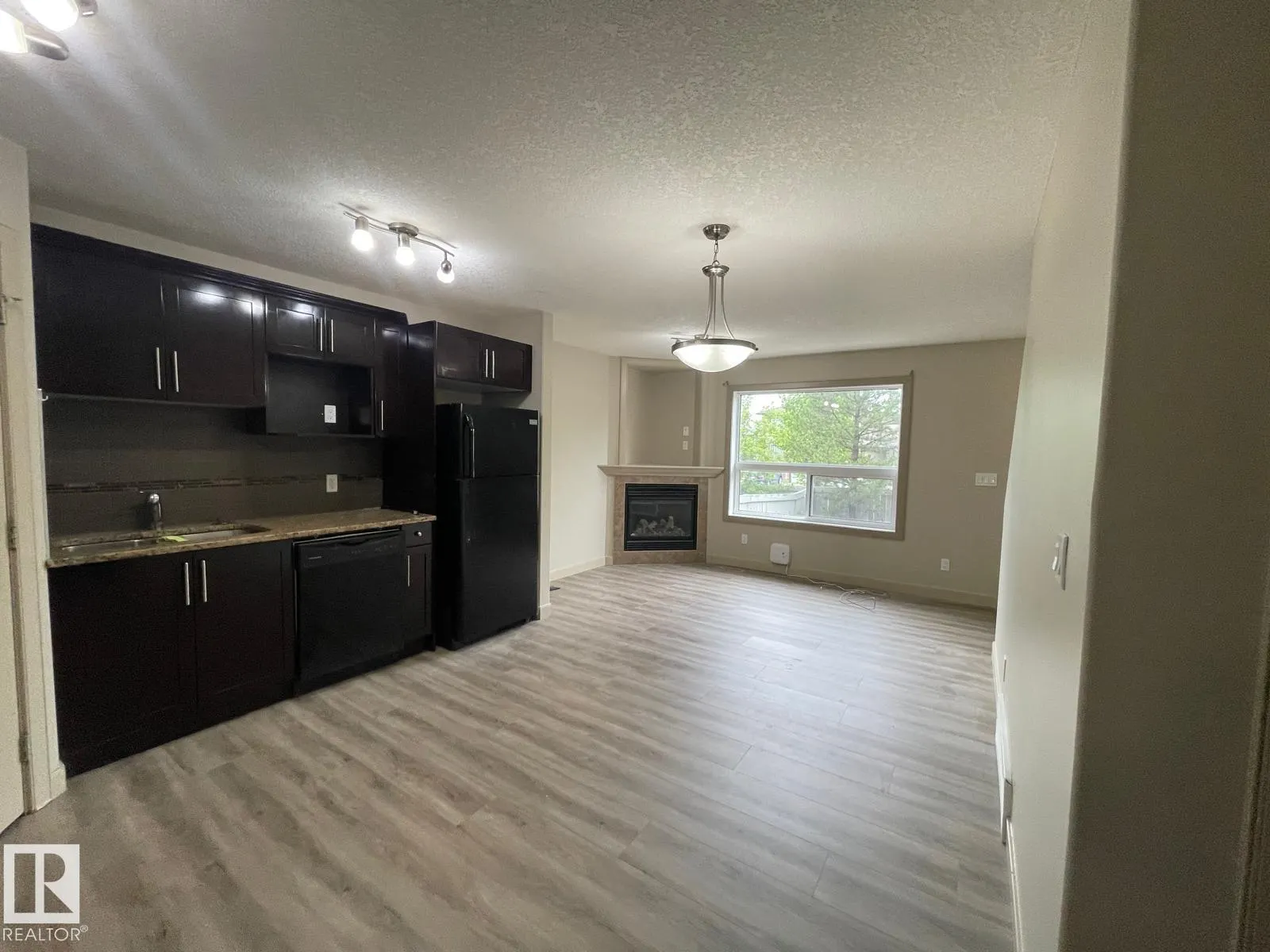 #25 1820 34 AV NW