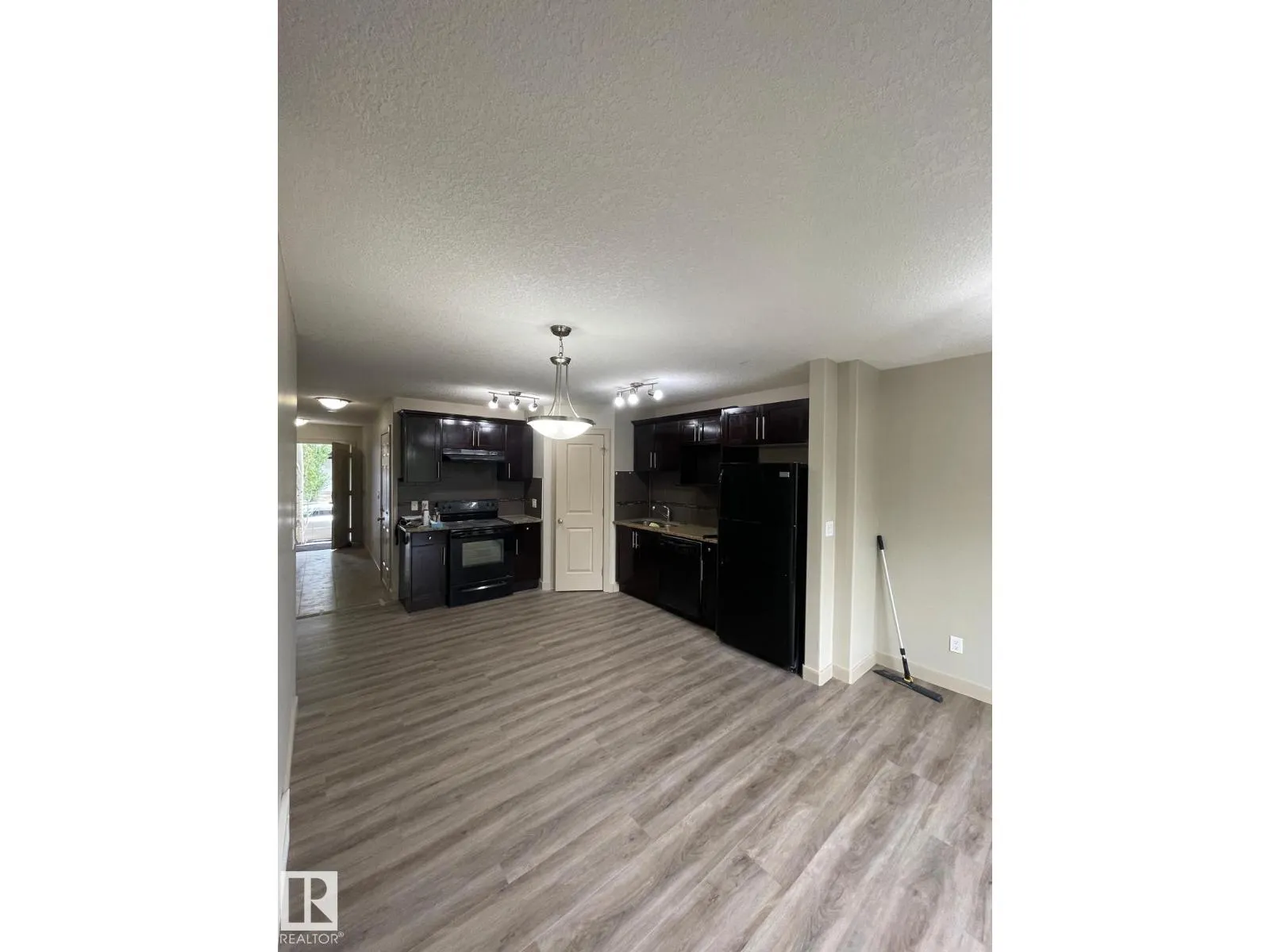 #25 1820 34 AV NW