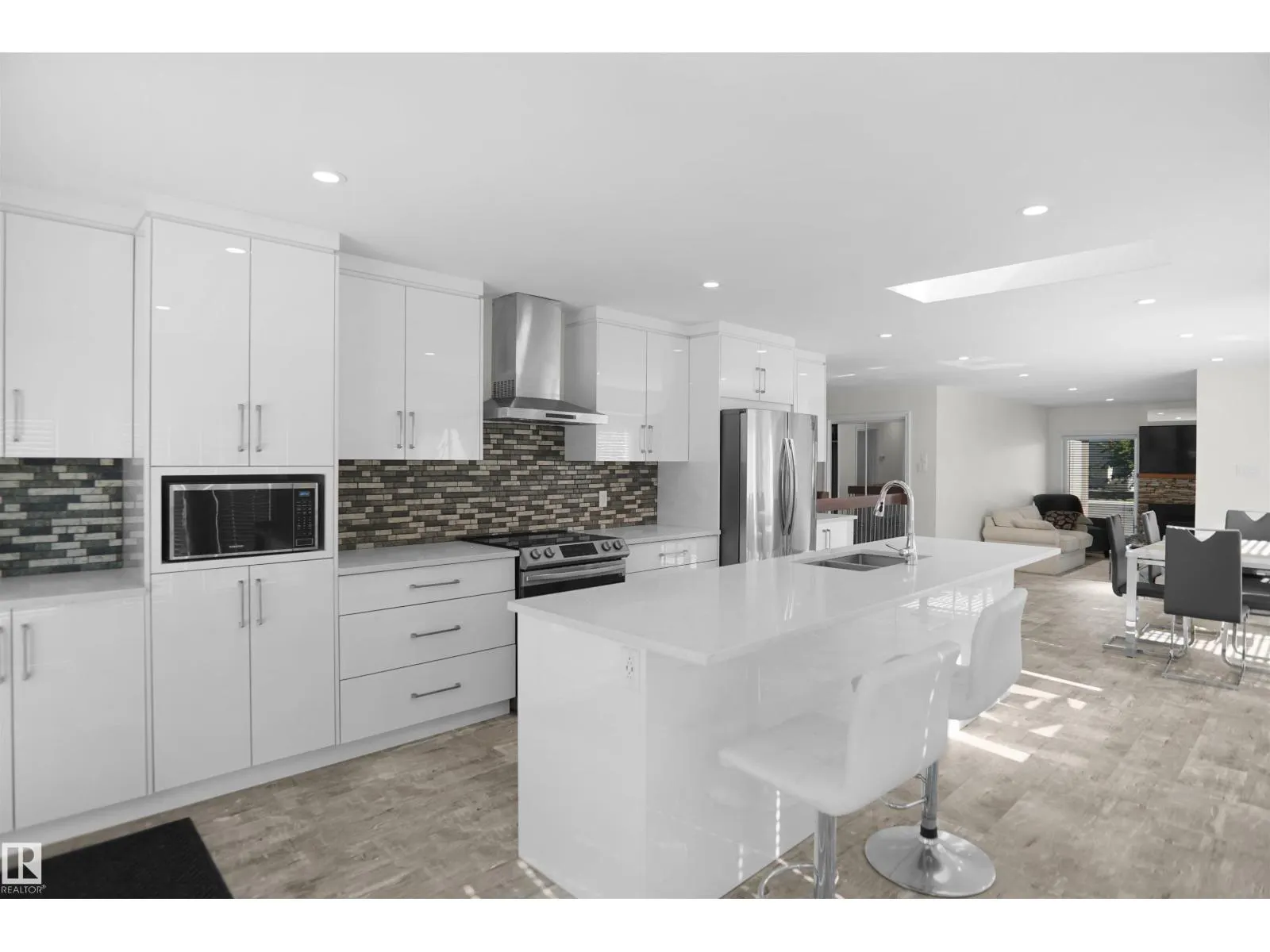 16008 101 ST NW