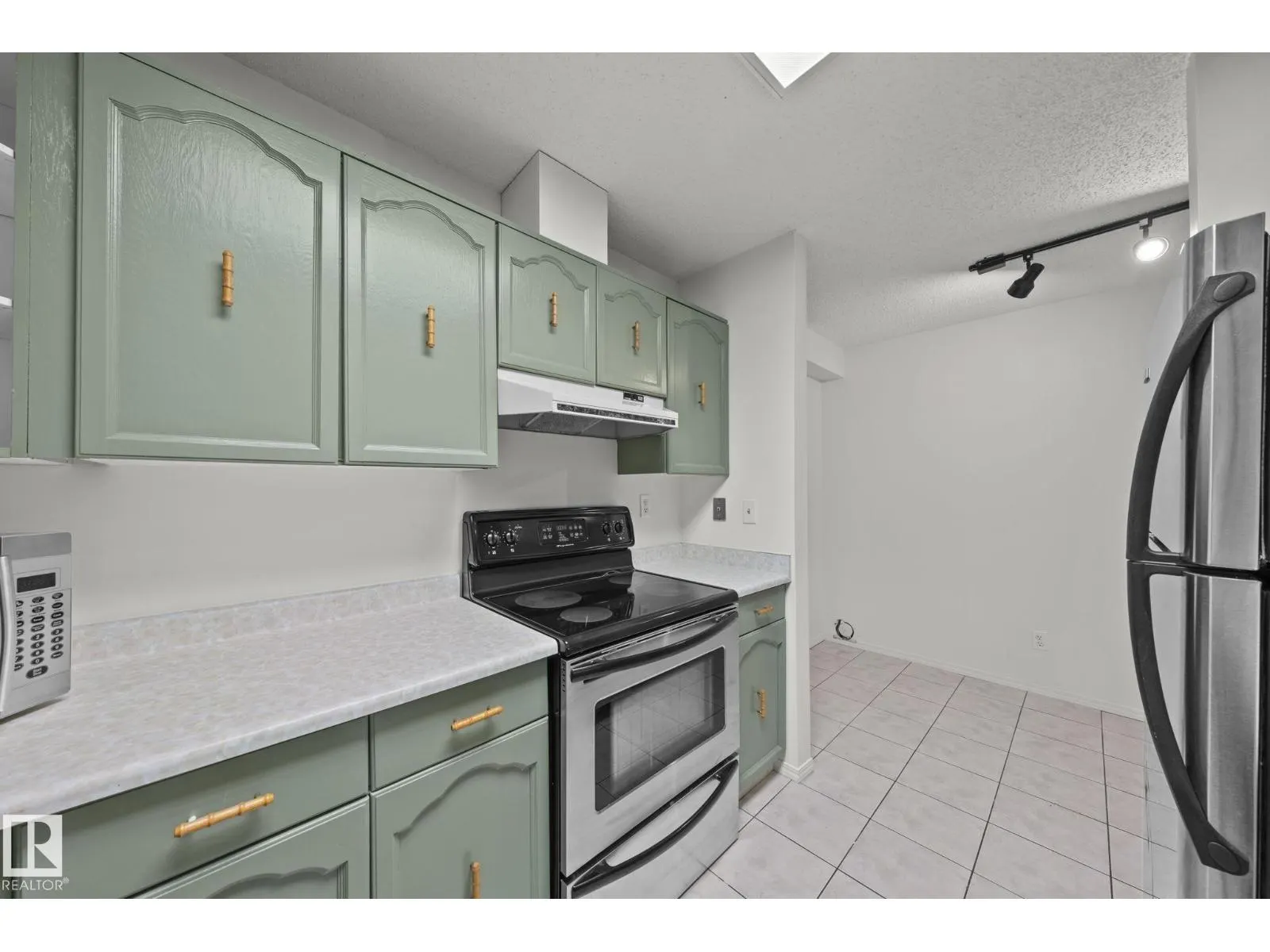 10520 84 AV NW