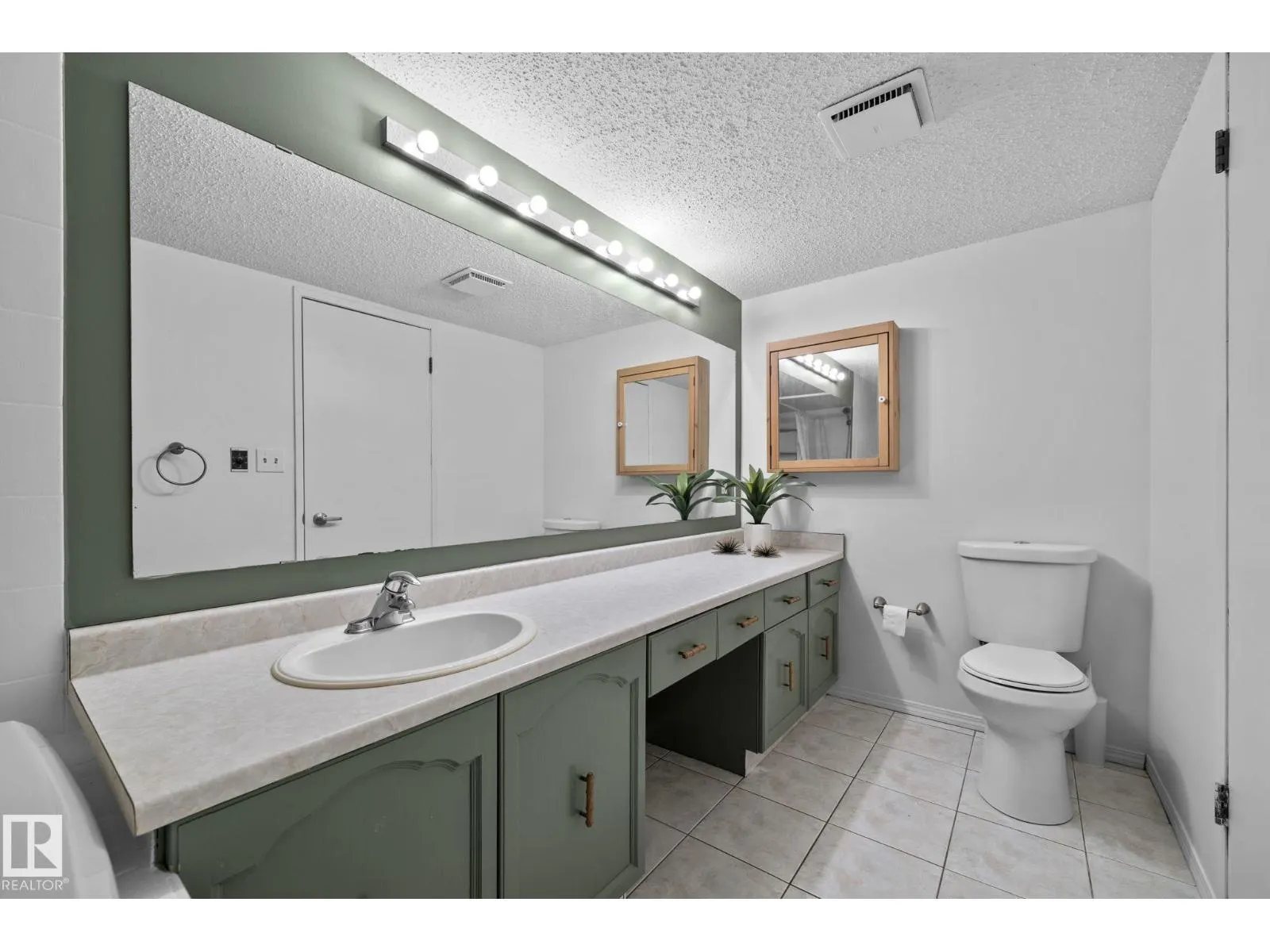 10520 84 AV NW