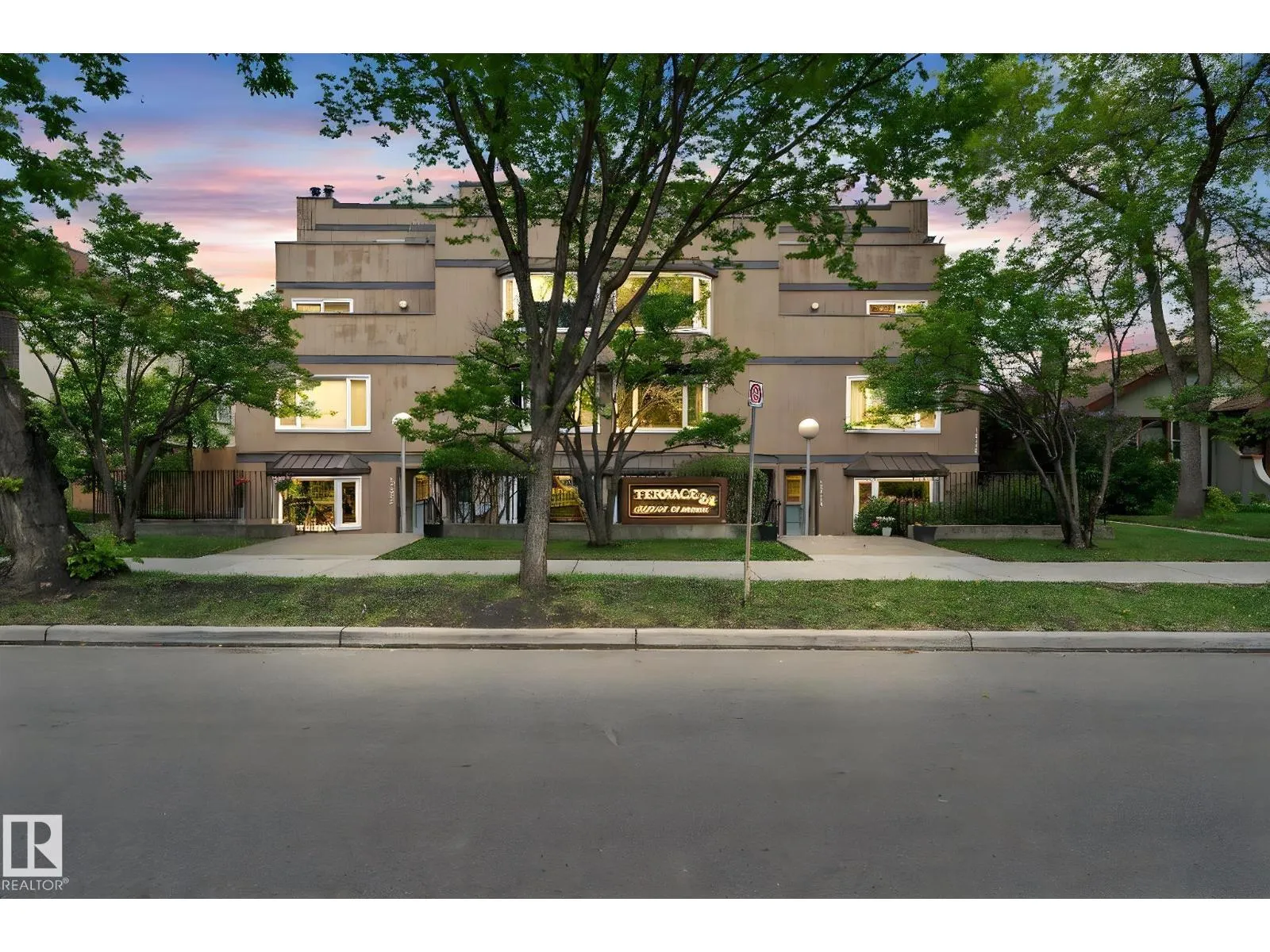 10520 84 AV NW