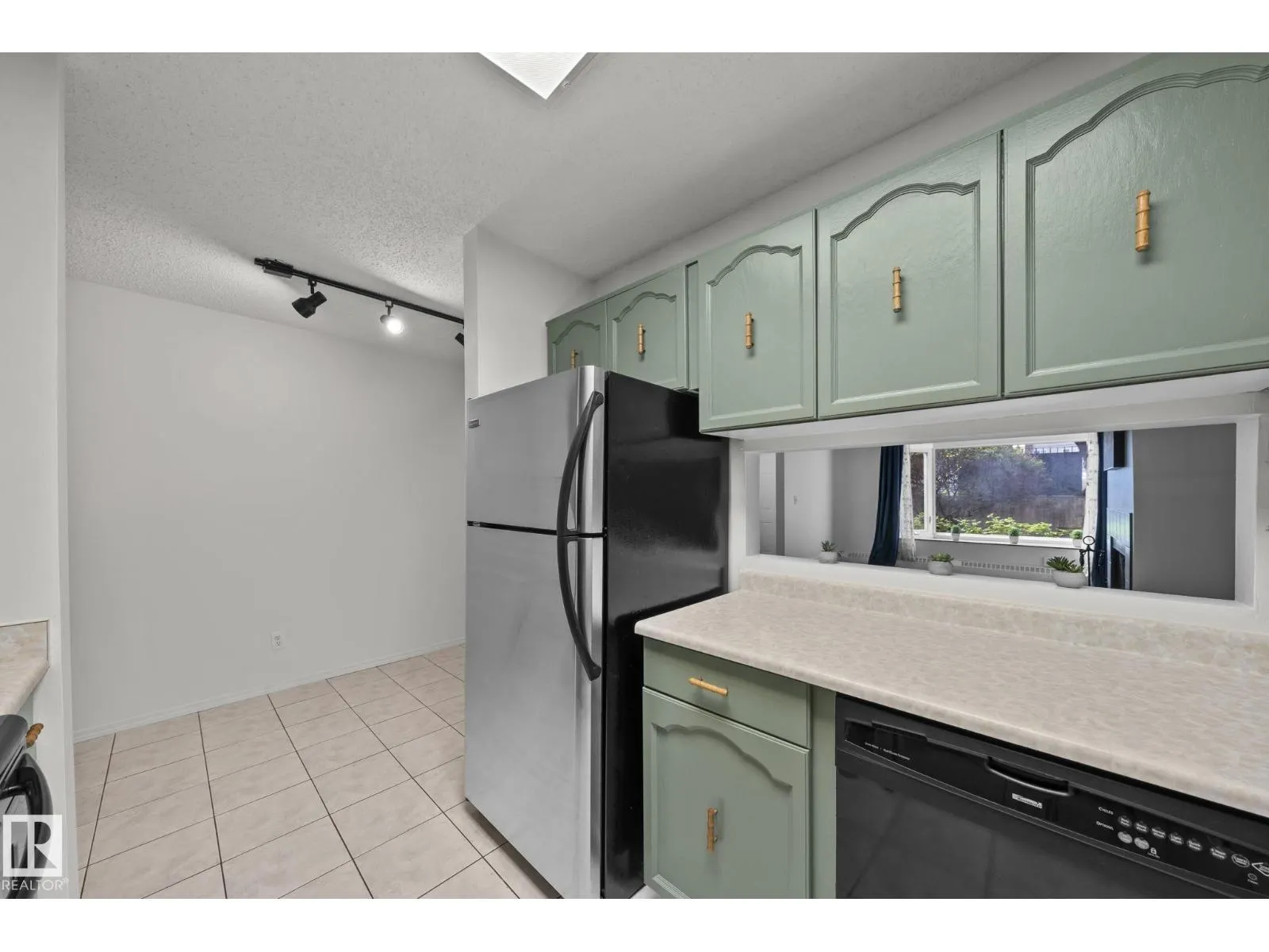 10520 84 AV NW