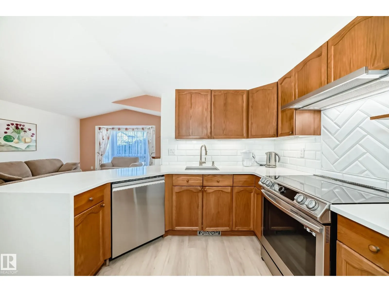 2115 36 AV NW