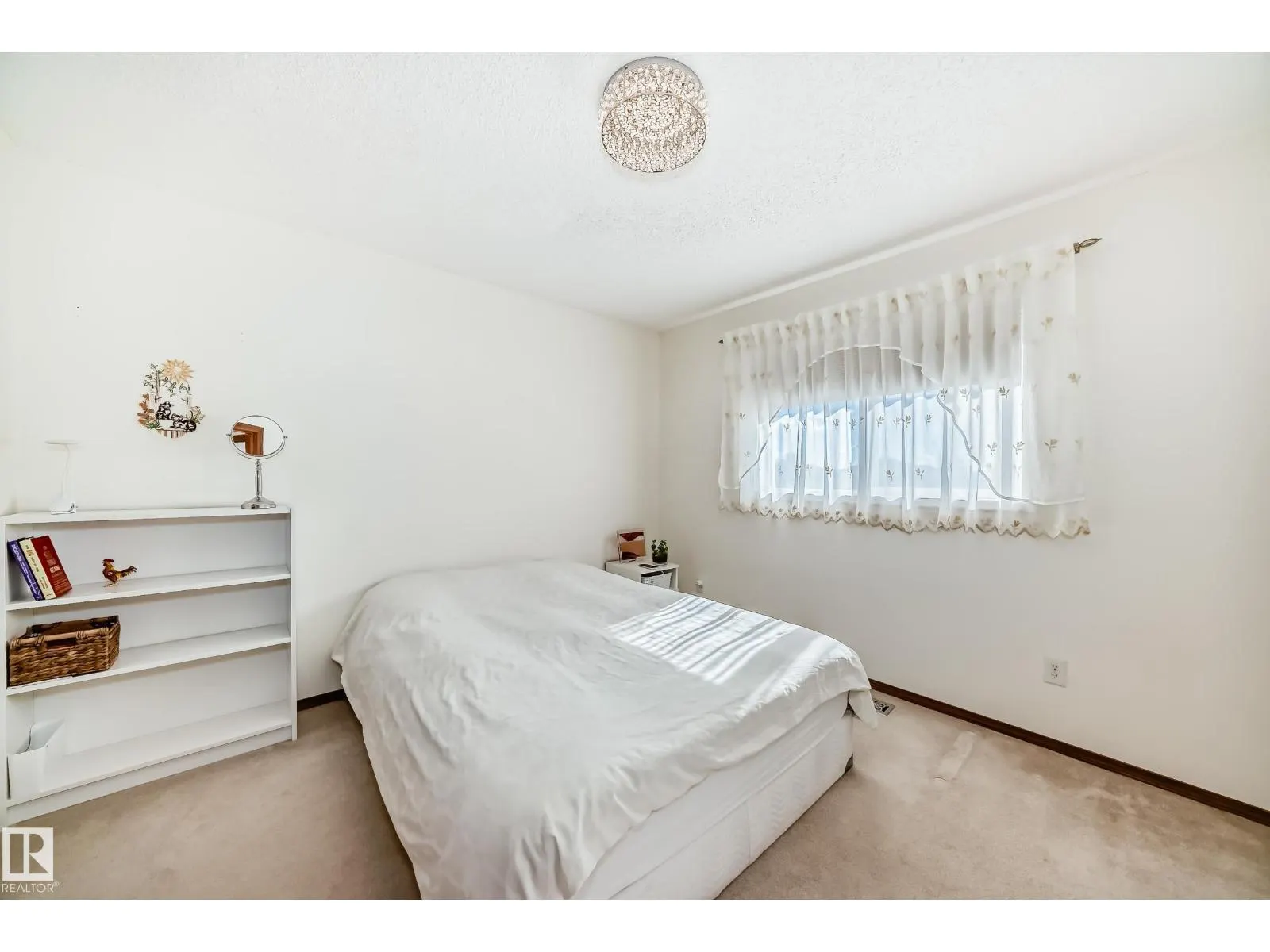 2115 36 AV NW