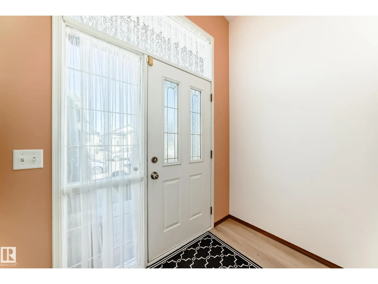 2115 36 AV NW