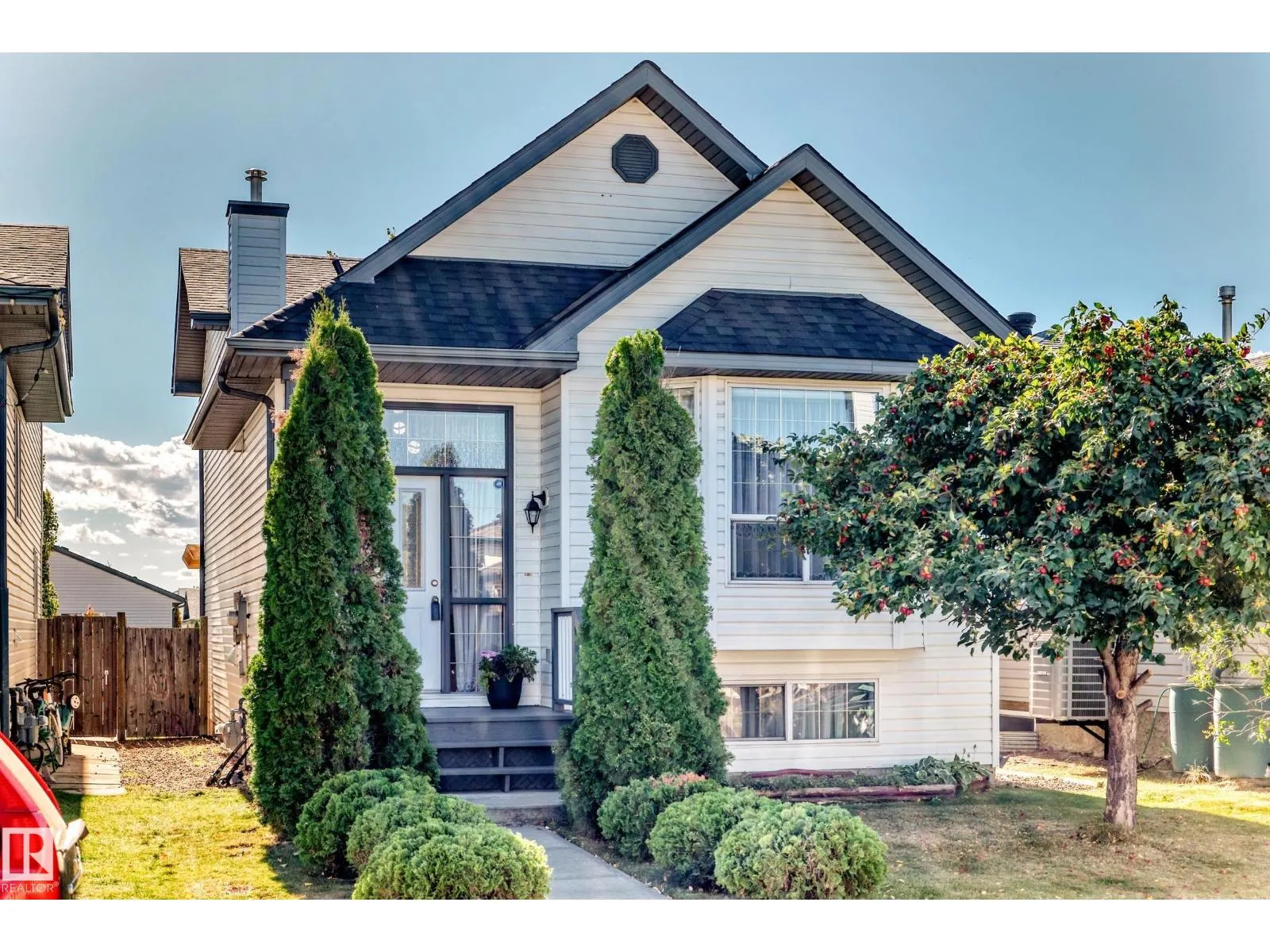 2115 36 AV NW