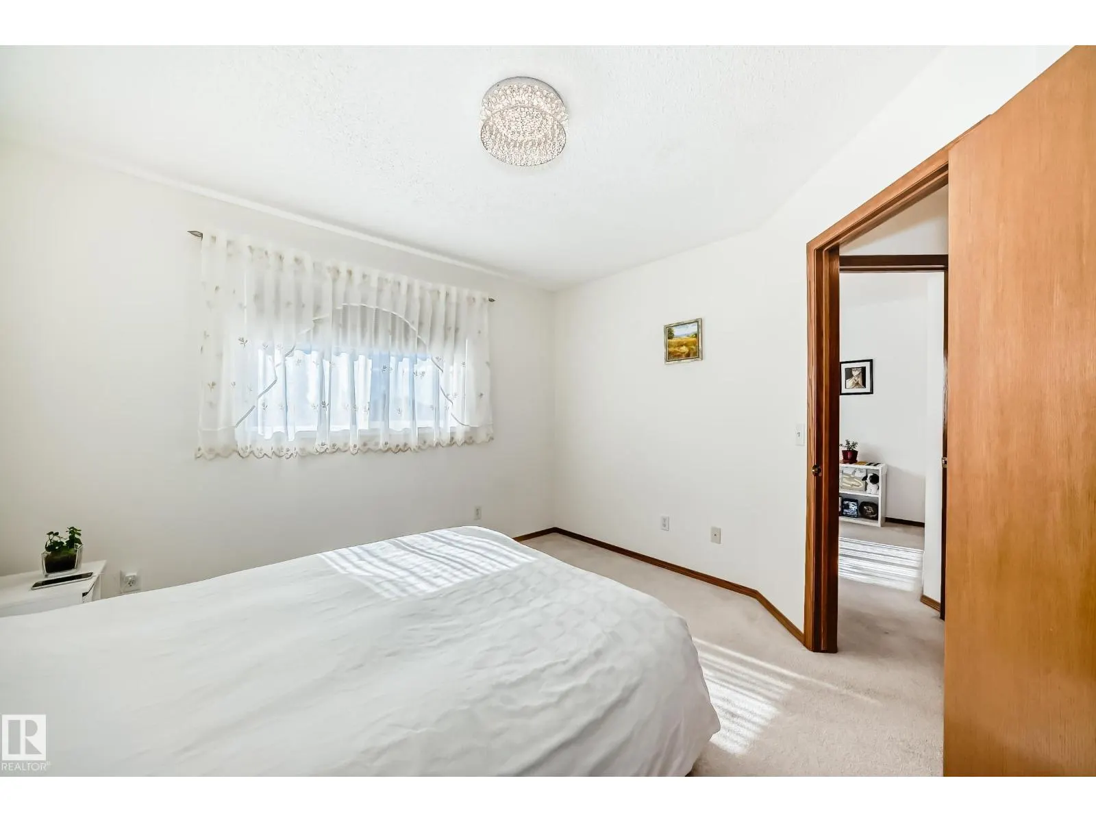 2115 36 AV NW