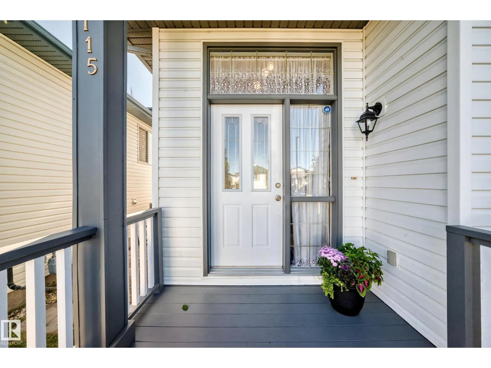 2115 36 AV NW