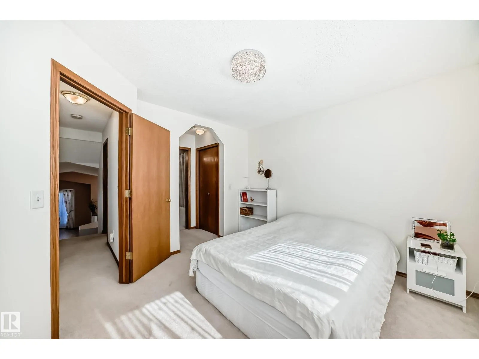 2115 36 AV NW