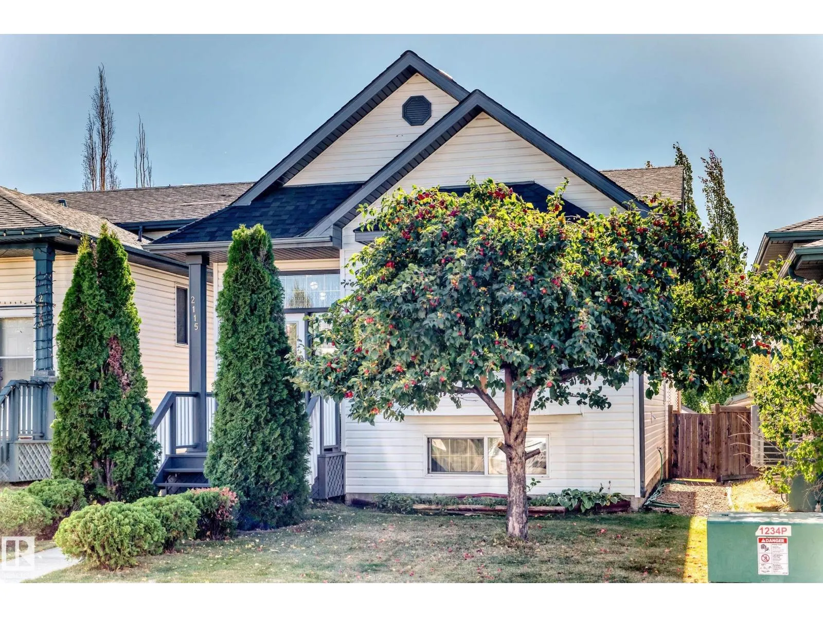 2115 36 AV NW