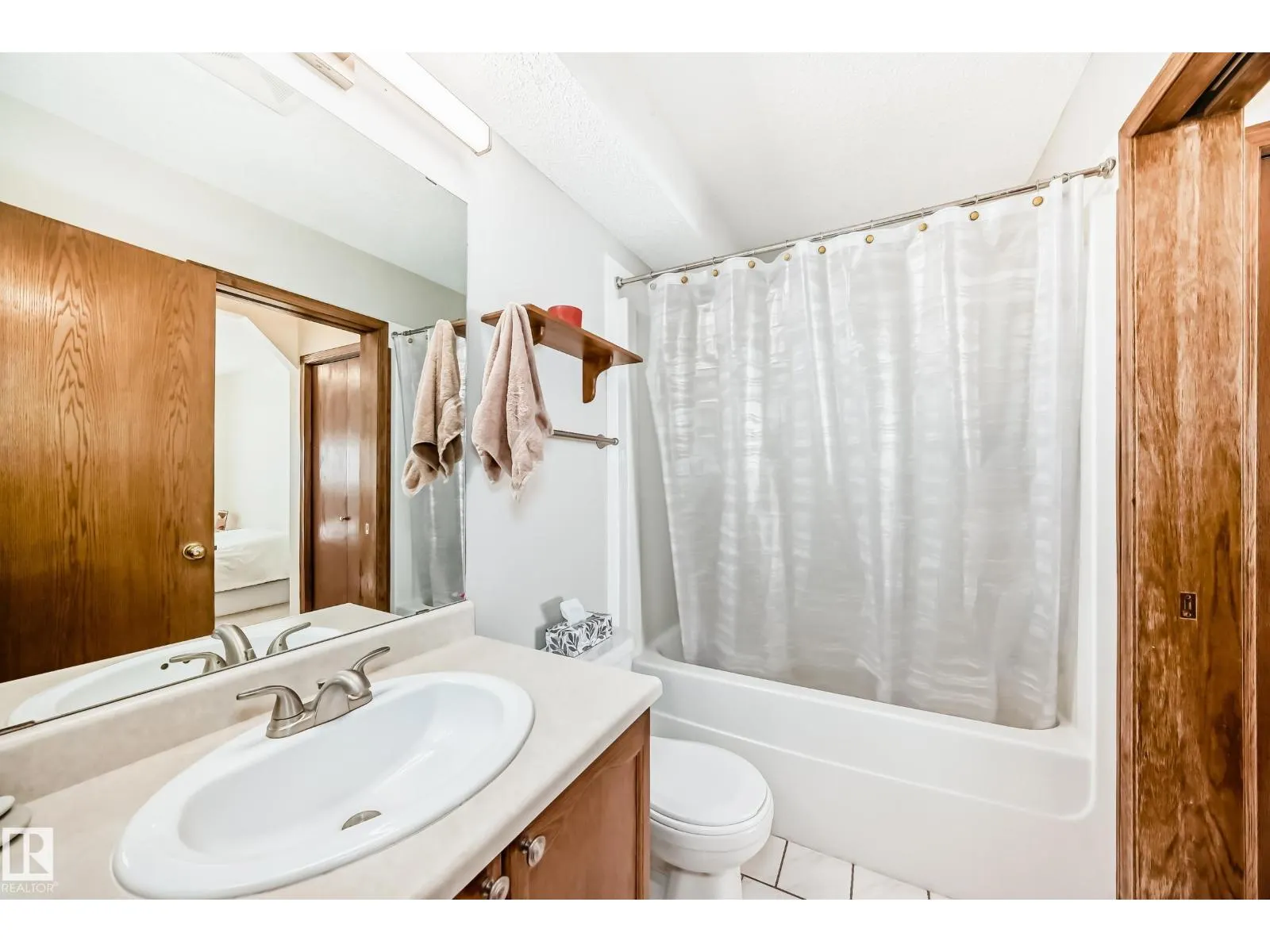 2115 36 AV NW