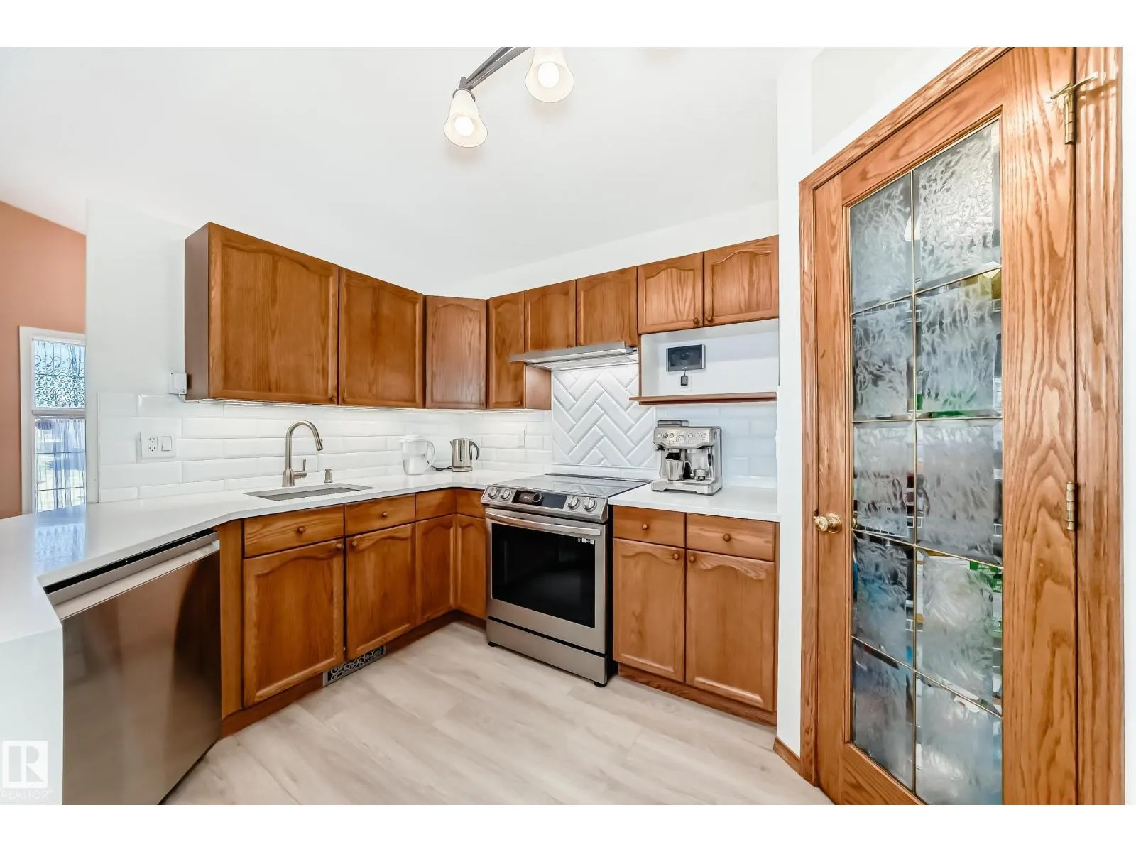 2115 36 AV NW