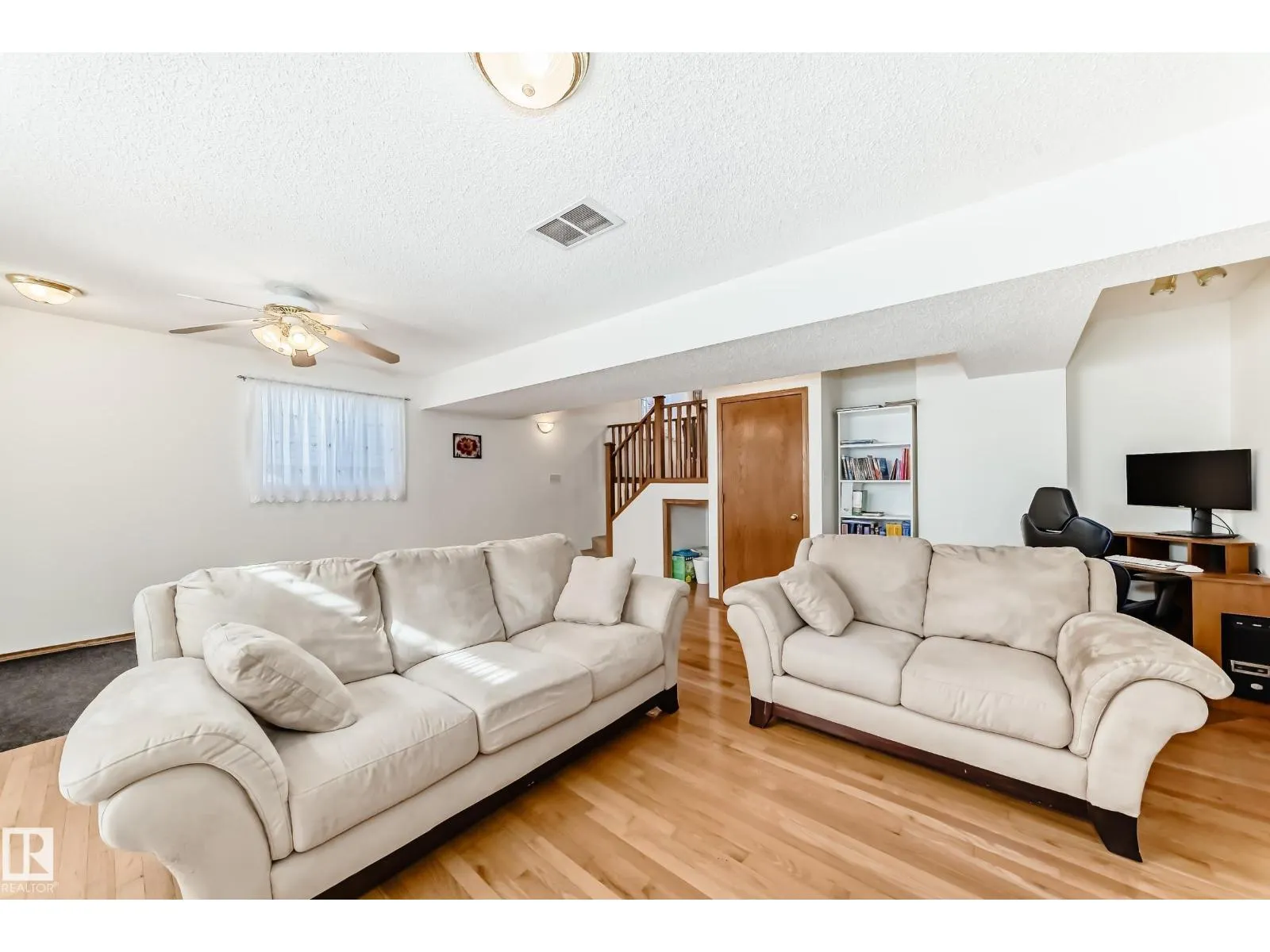 2115 36 AV NW