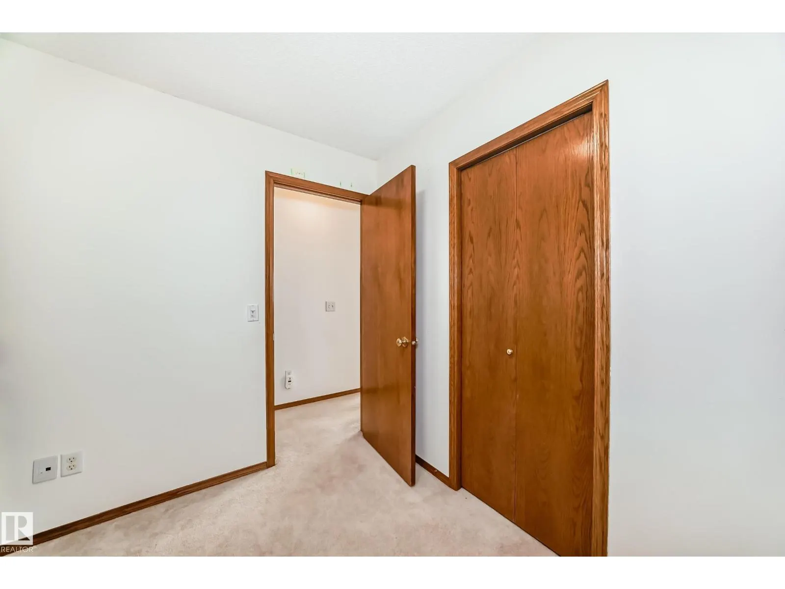 2115 36 AV NW
