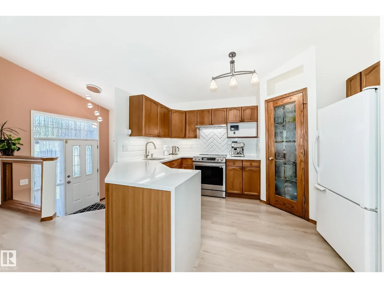2115 36 AV NW