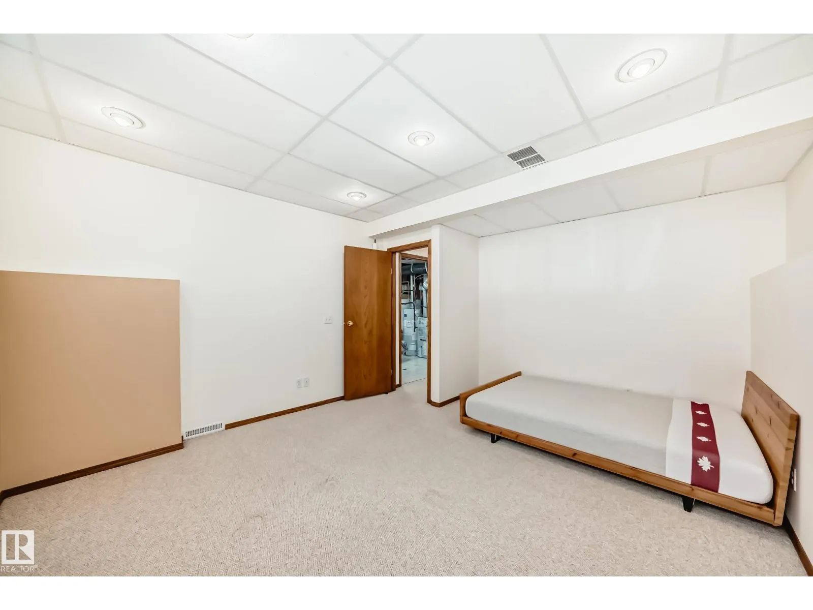 2115 36 AV NW