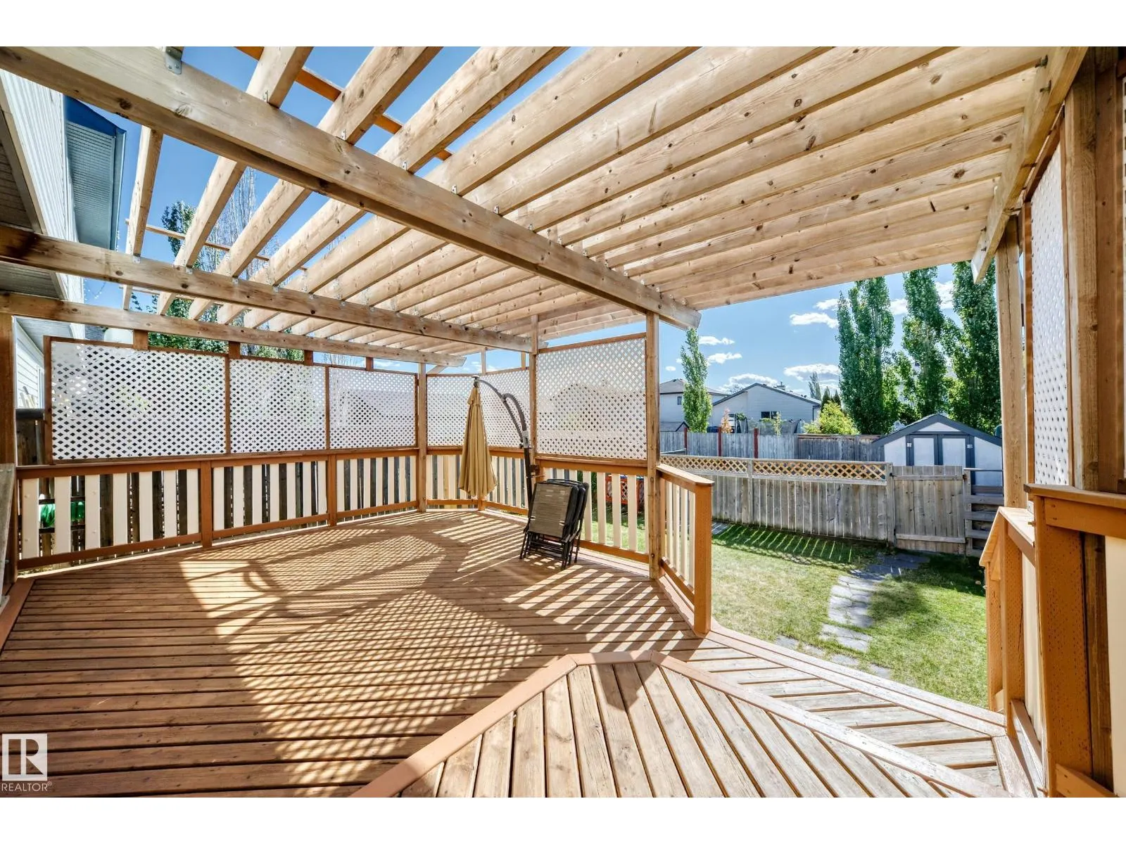 2115 36 AV NW