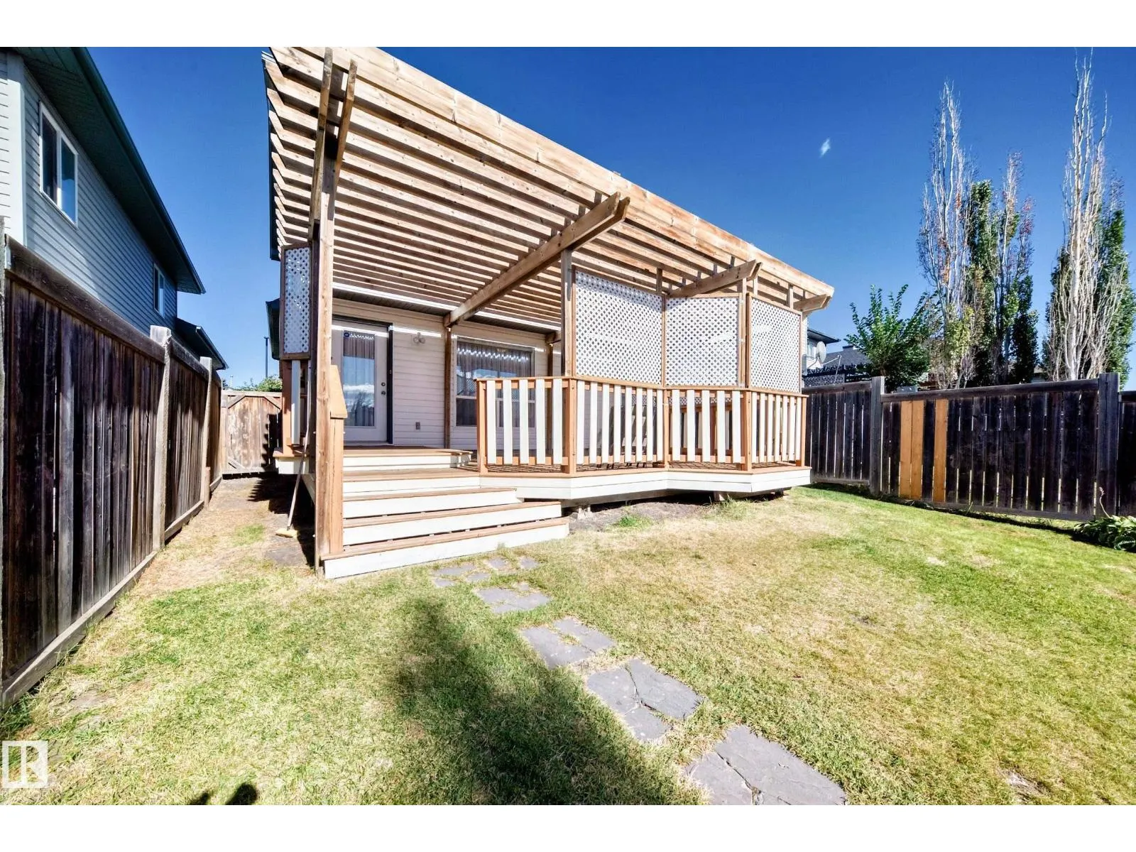 2115 36 AV NW