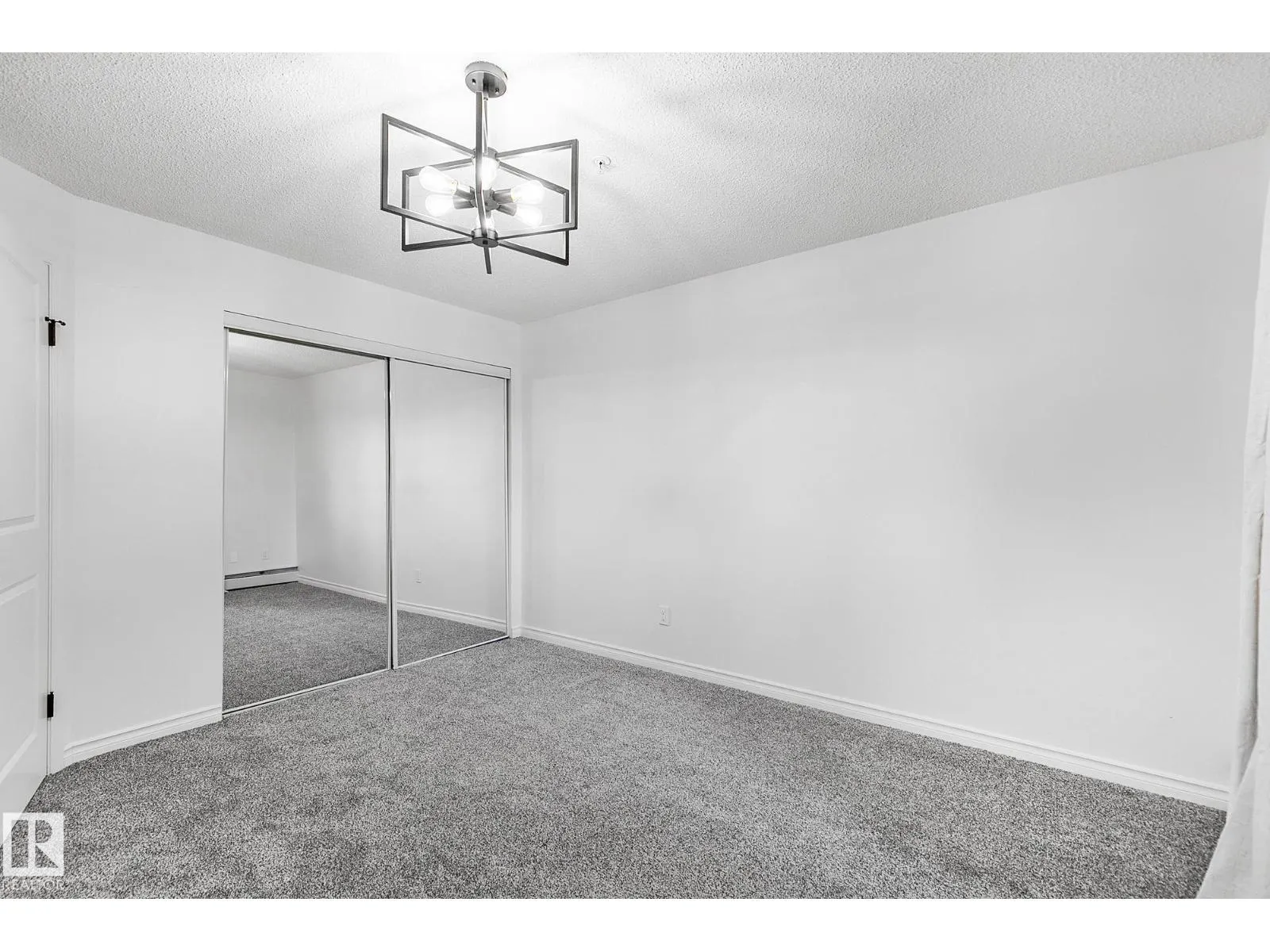 #207 11325 83 ST NW