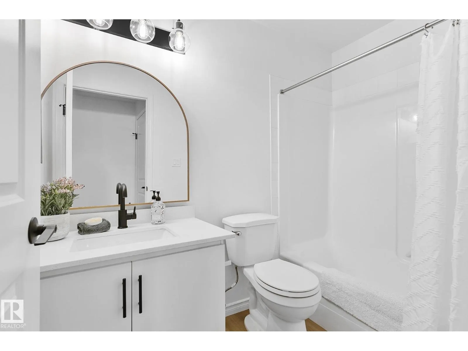 #207 11325 83 ST NW