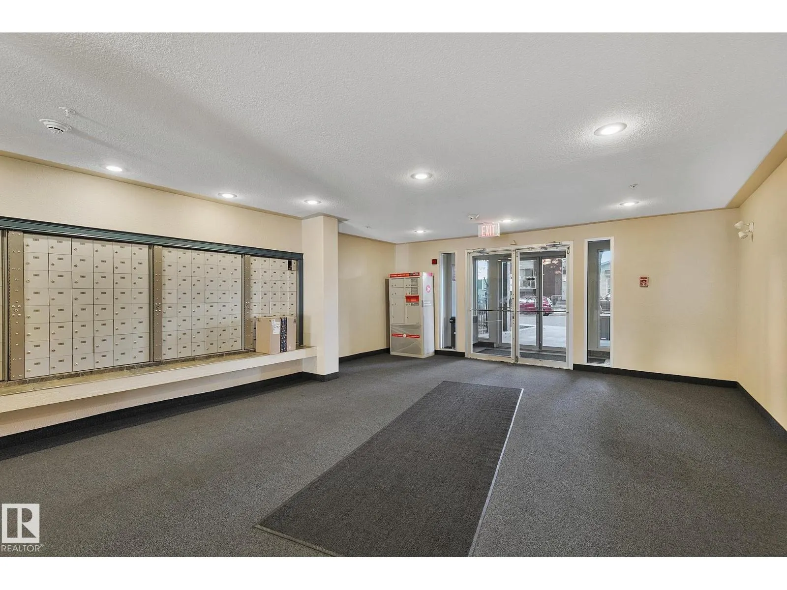 #207 11325 83 ST NW