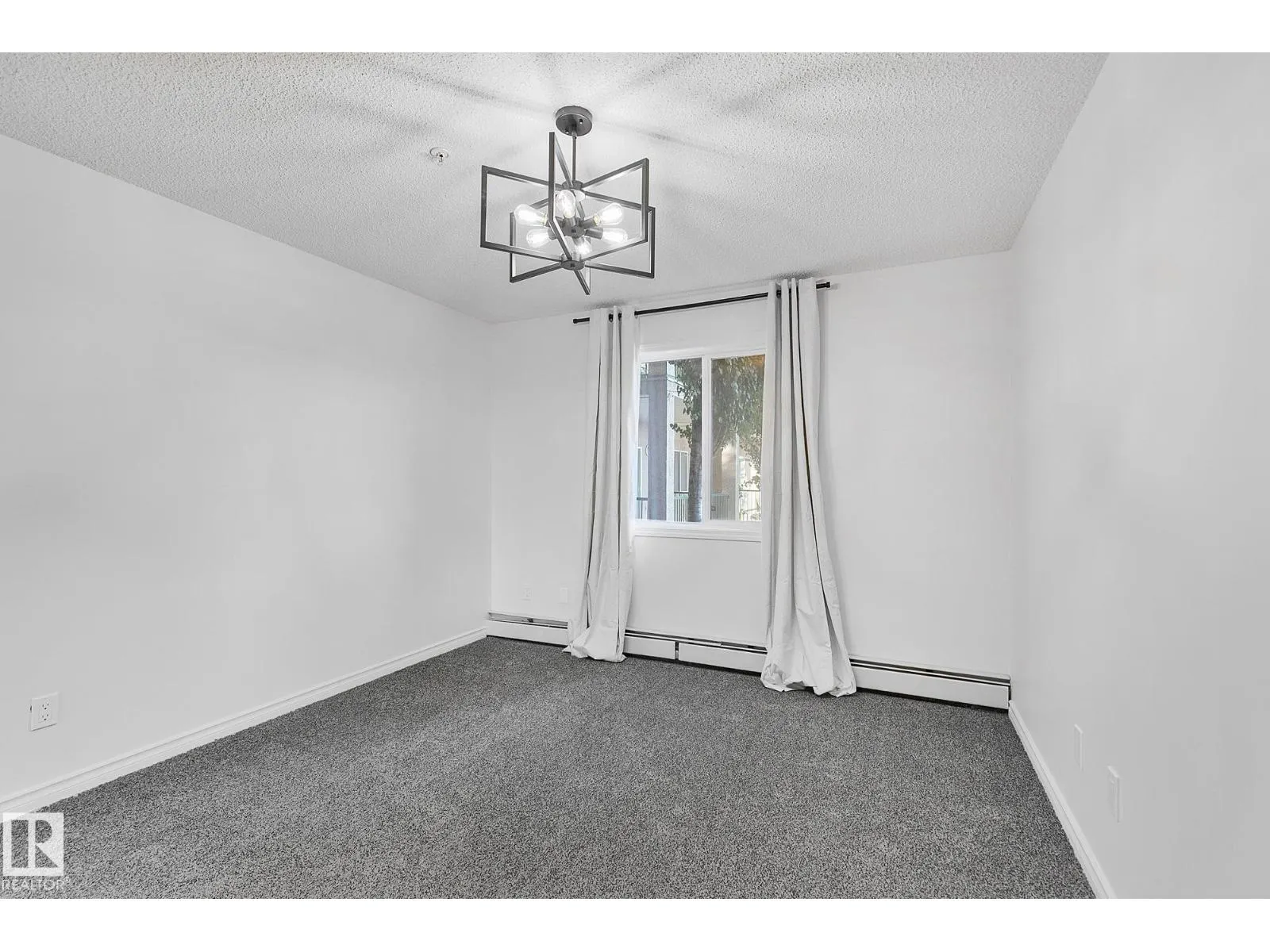 #207 11325 83 ST NW