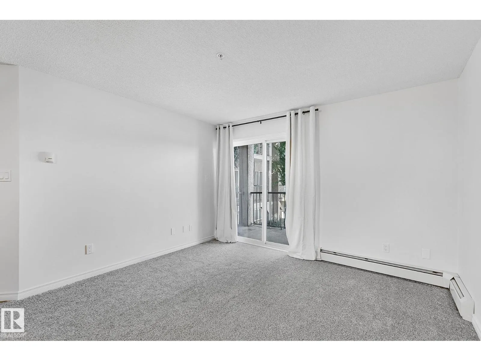 #207 11325 83 ST NW
