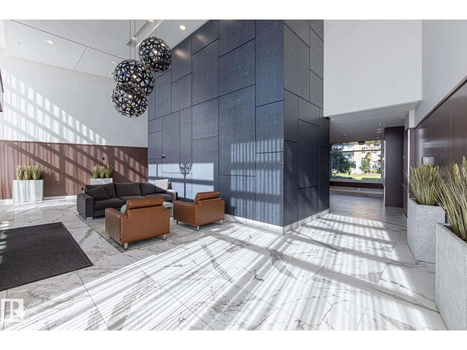 #106 2504 109 ST NW