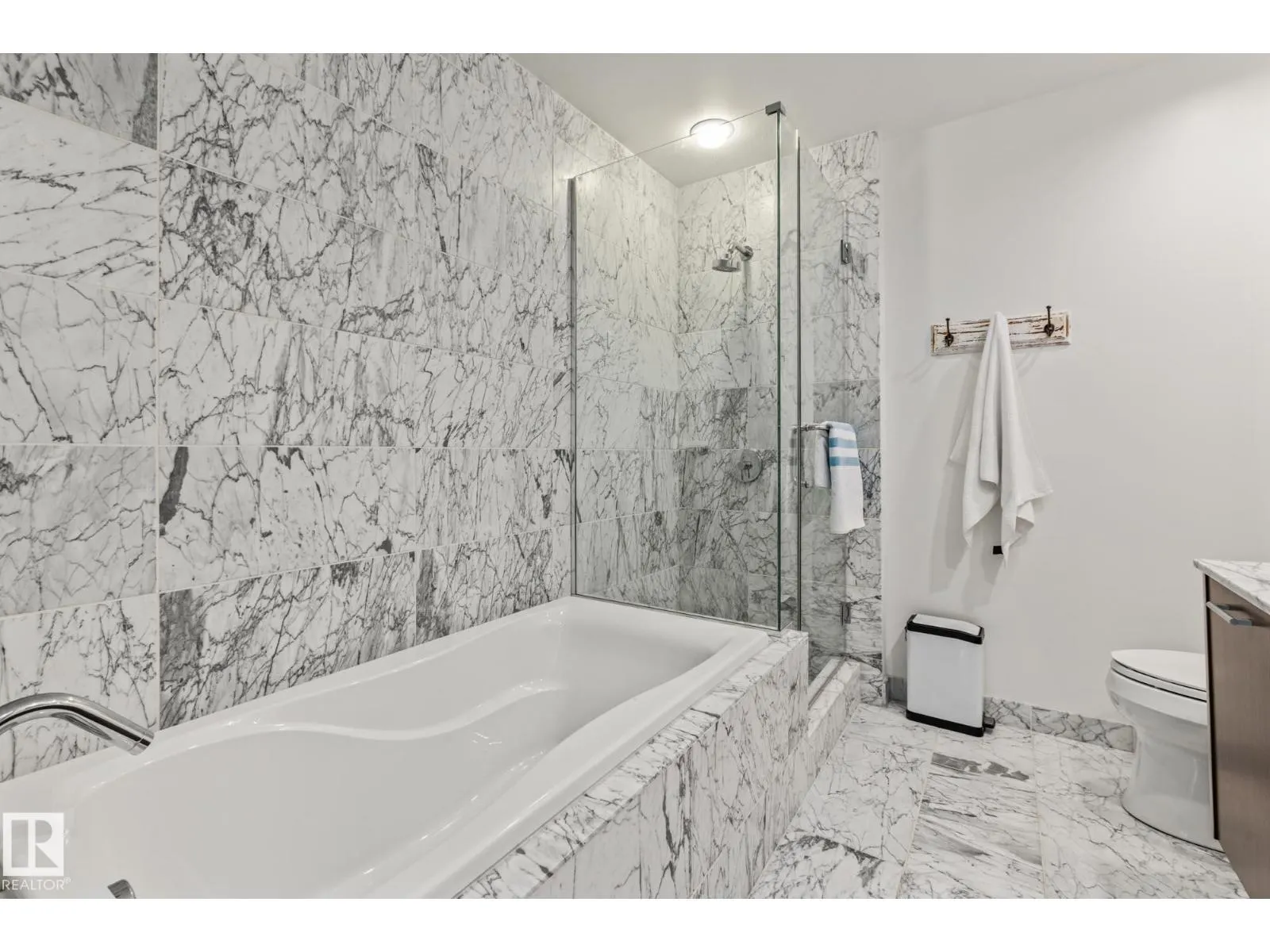 #106 2504 109 ST NW