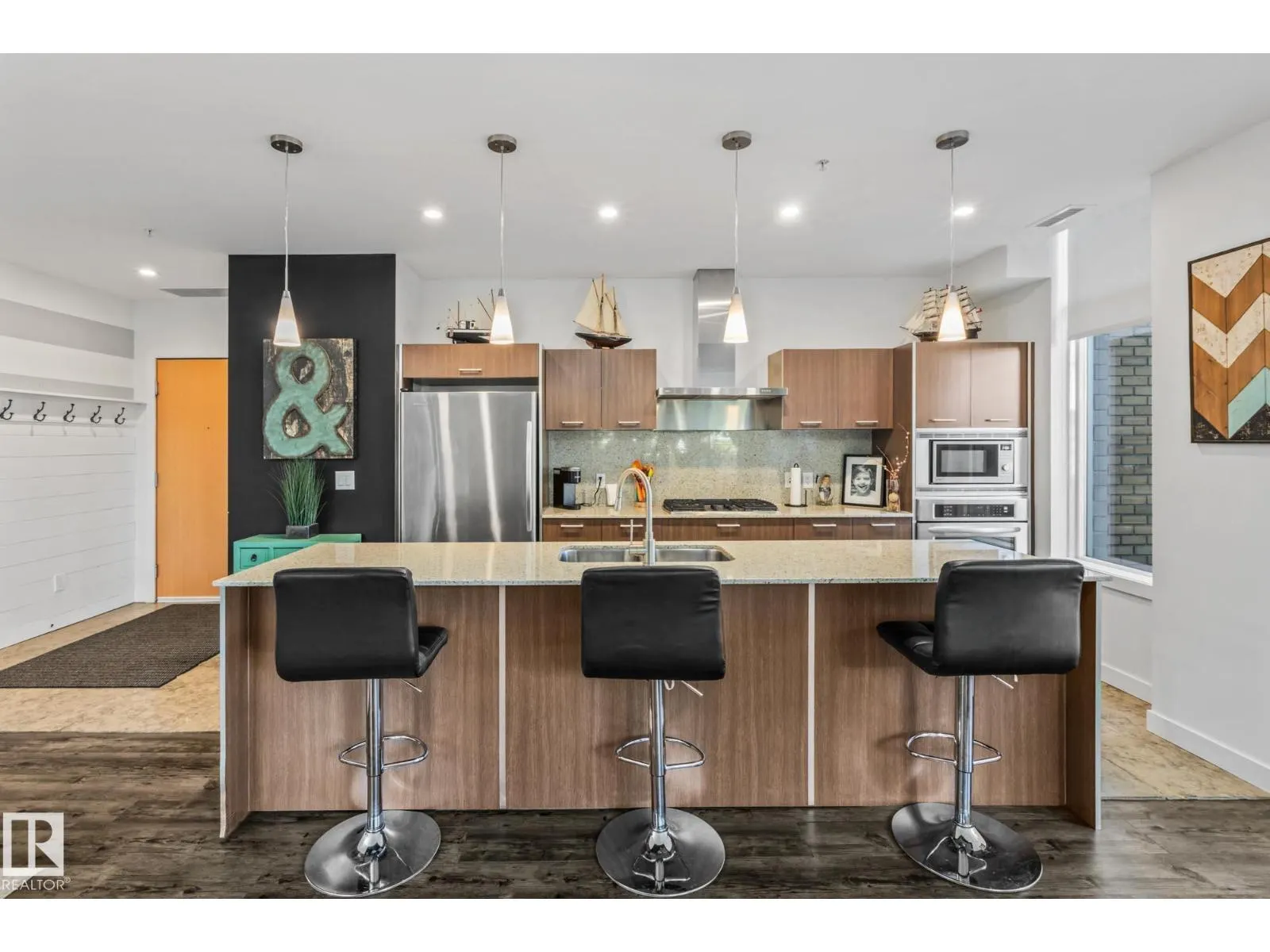 #106 2504 109 ST NW