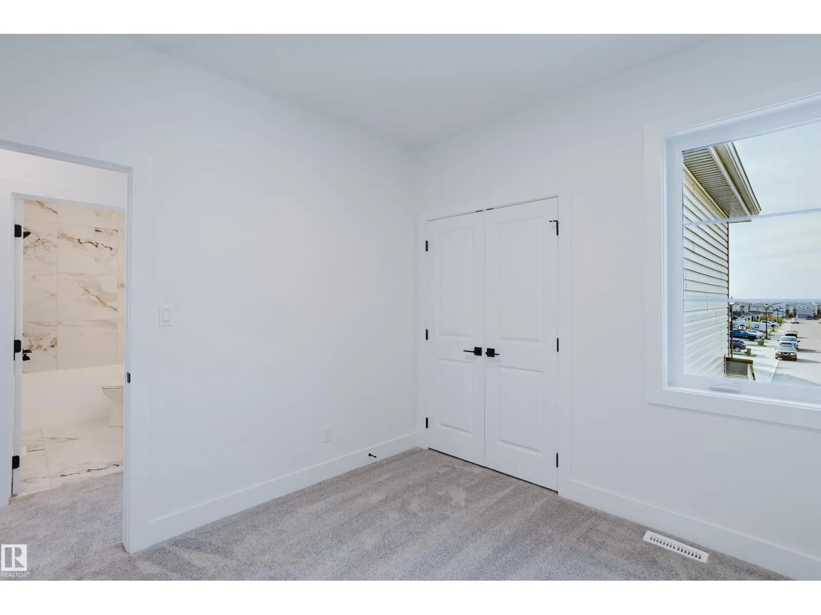 325 Bluff CV