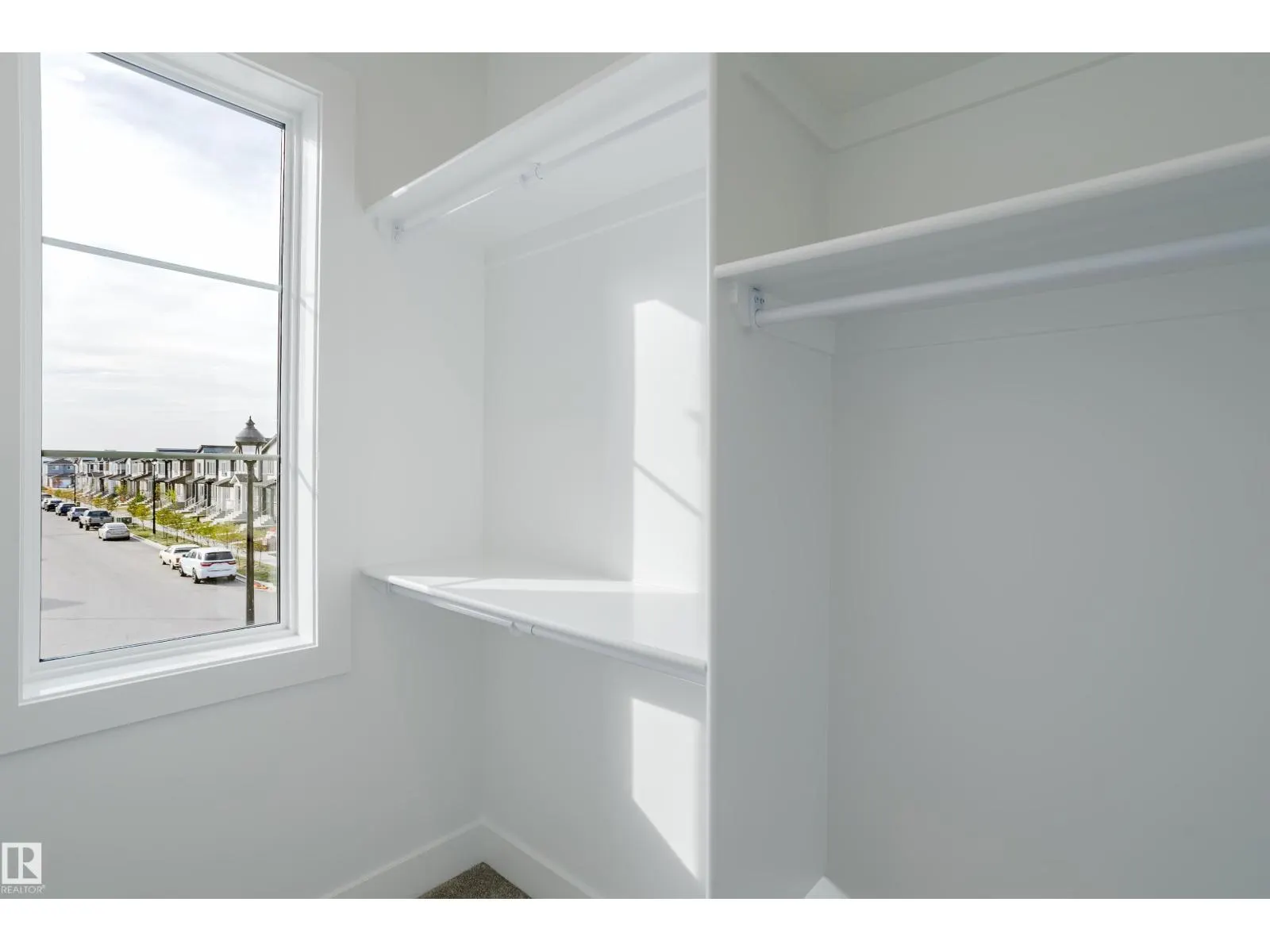 325 Bluff CV