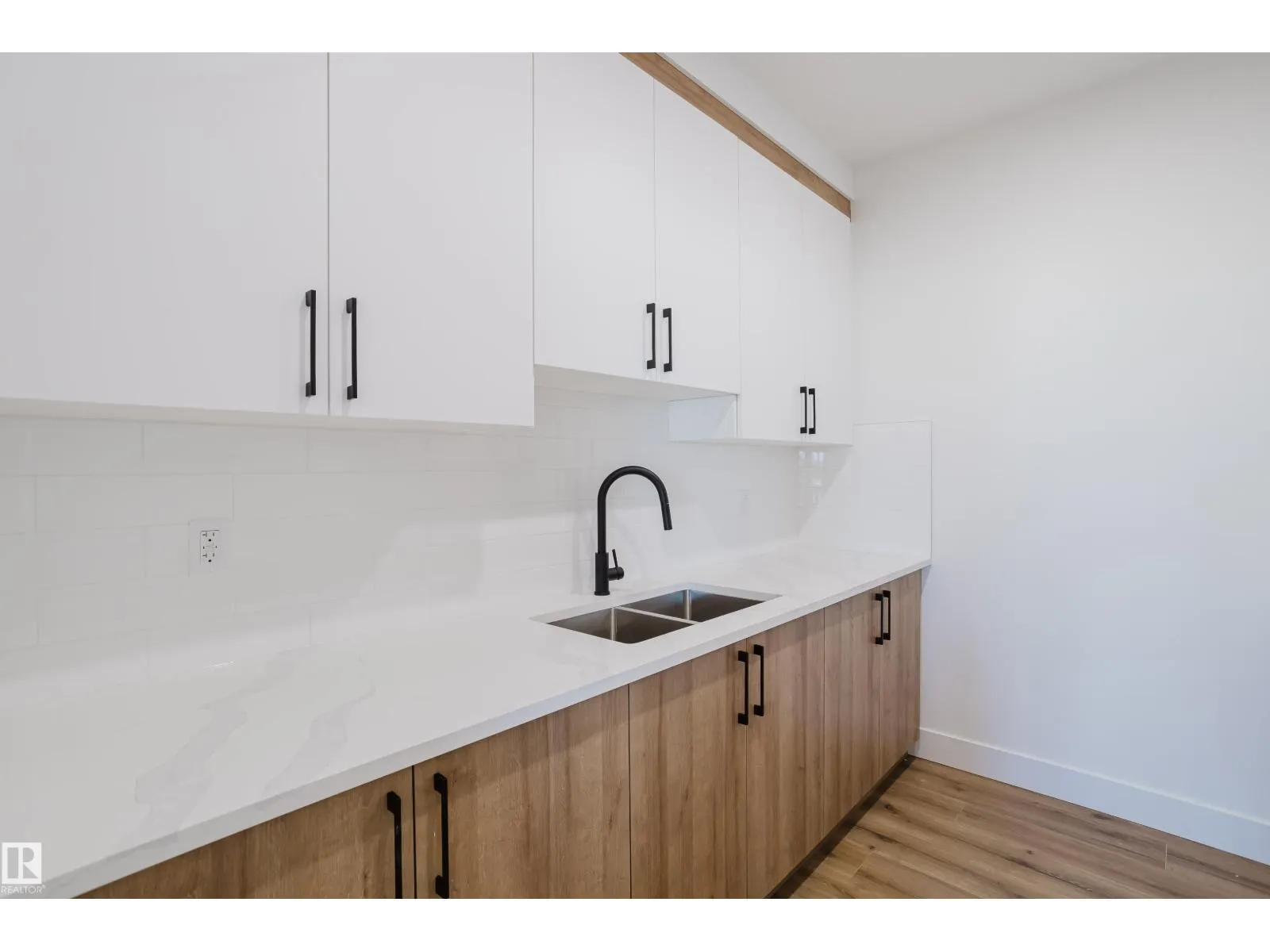 331 Bluff CV