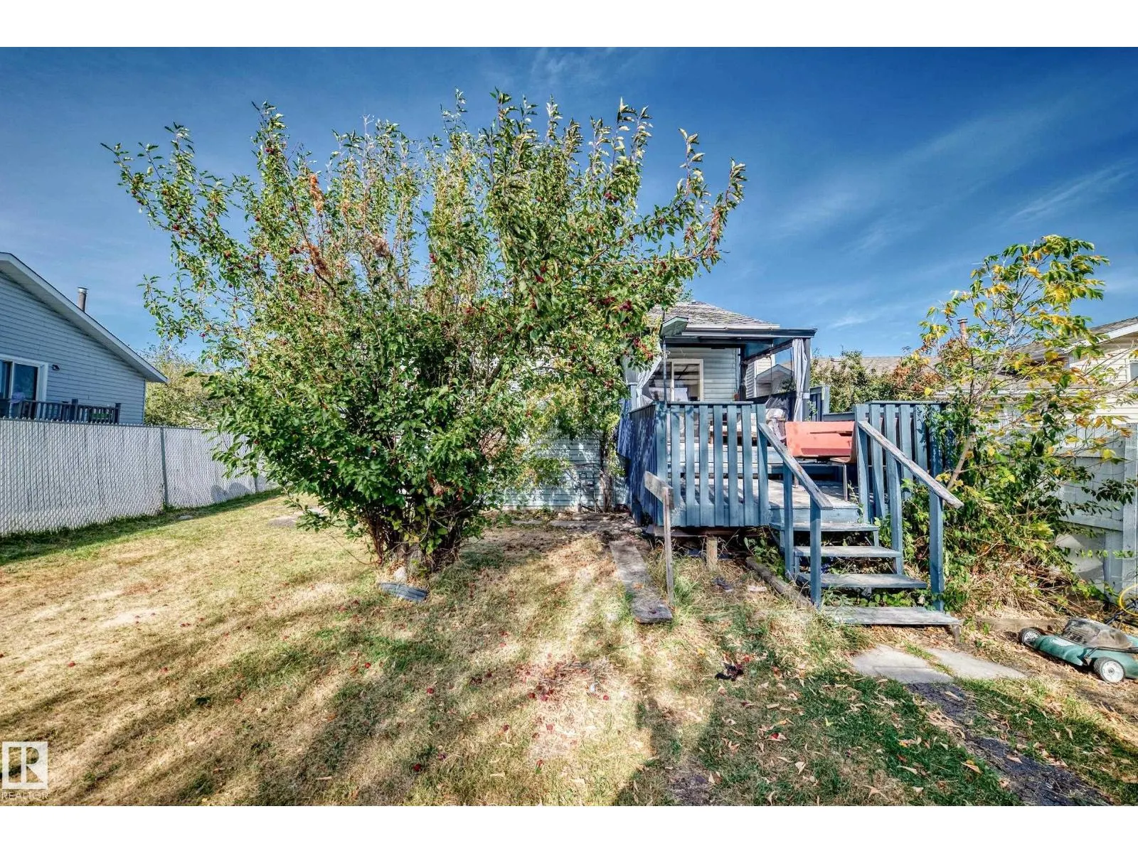 325 Warwick RD NW