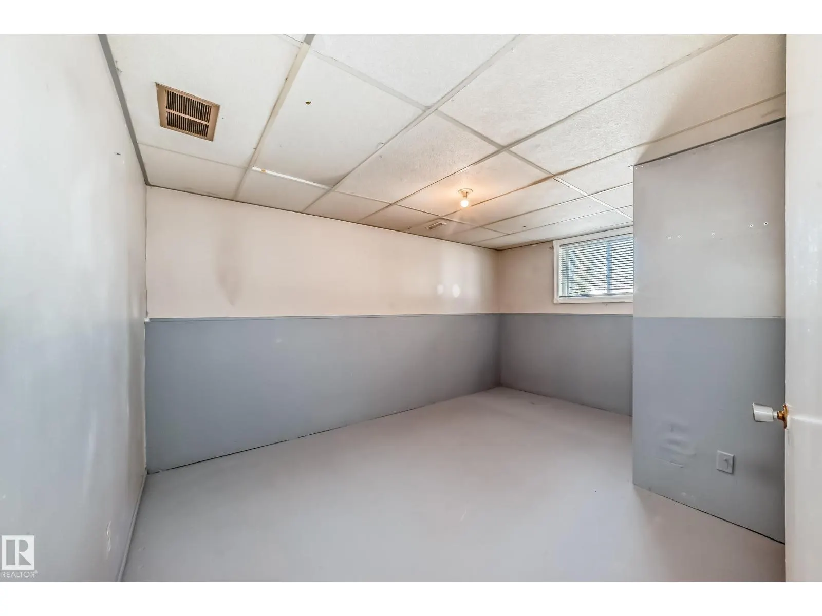 325 Warwick RD NW
