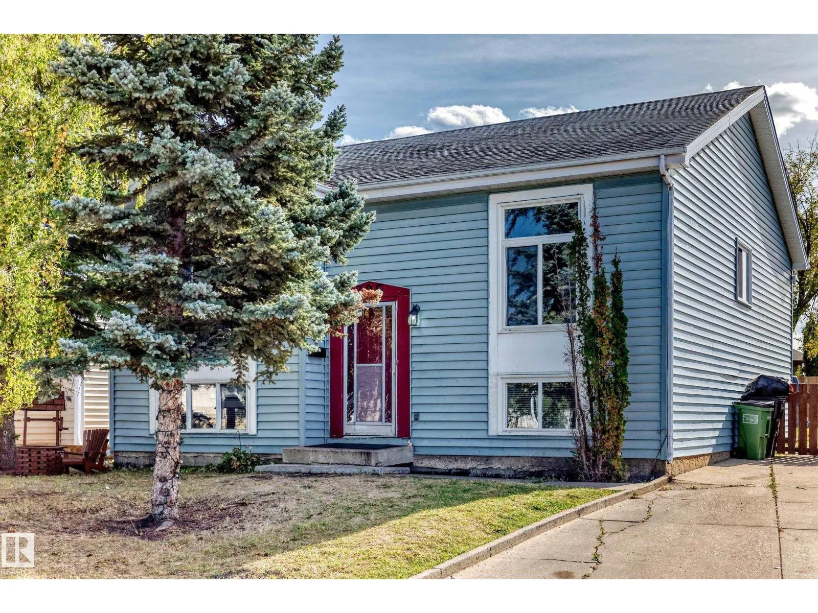 325 Warwick RD NW