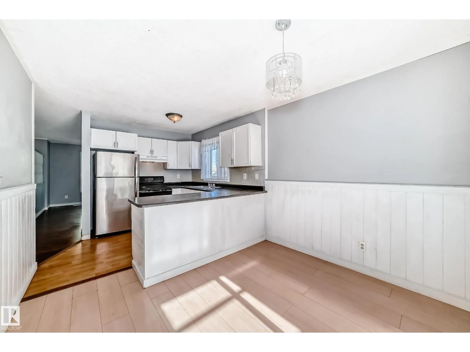325 Warwick RD NW