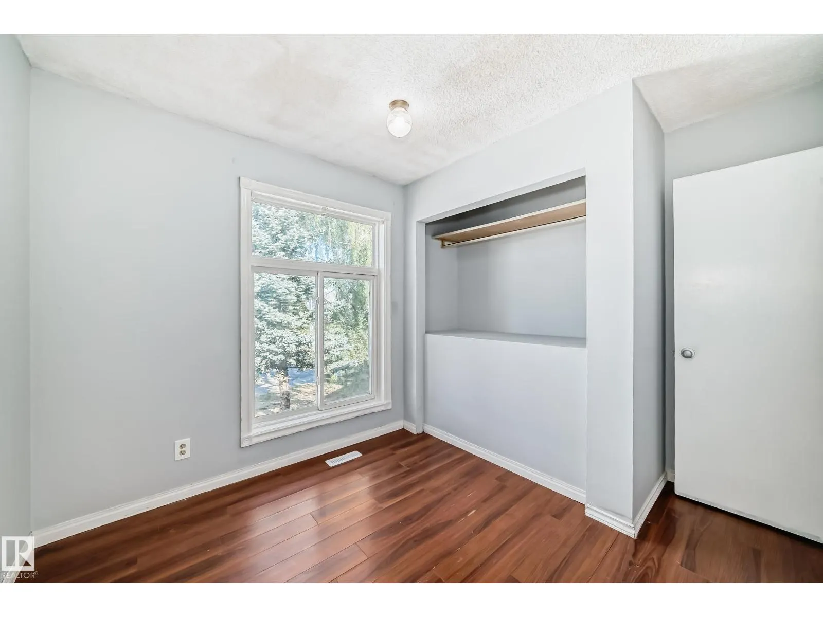 325 Warwick RD NW