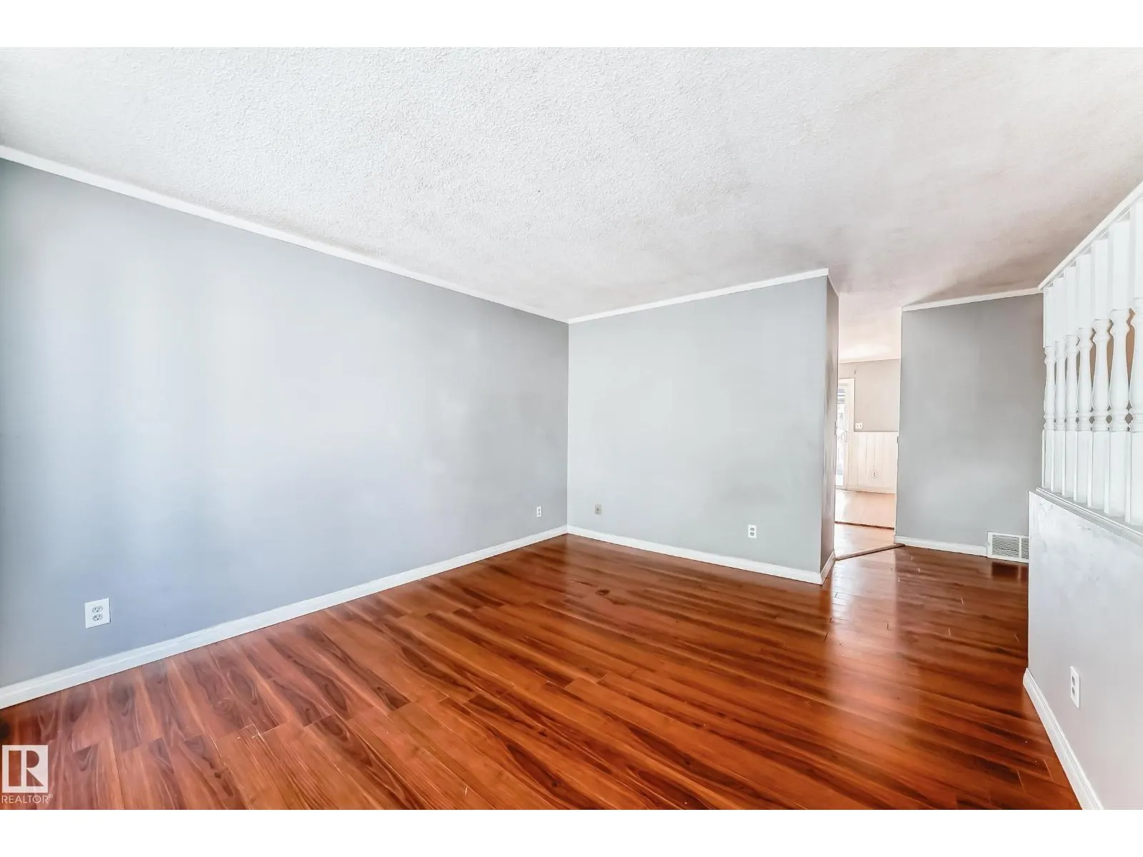 325 Warwick RD NW